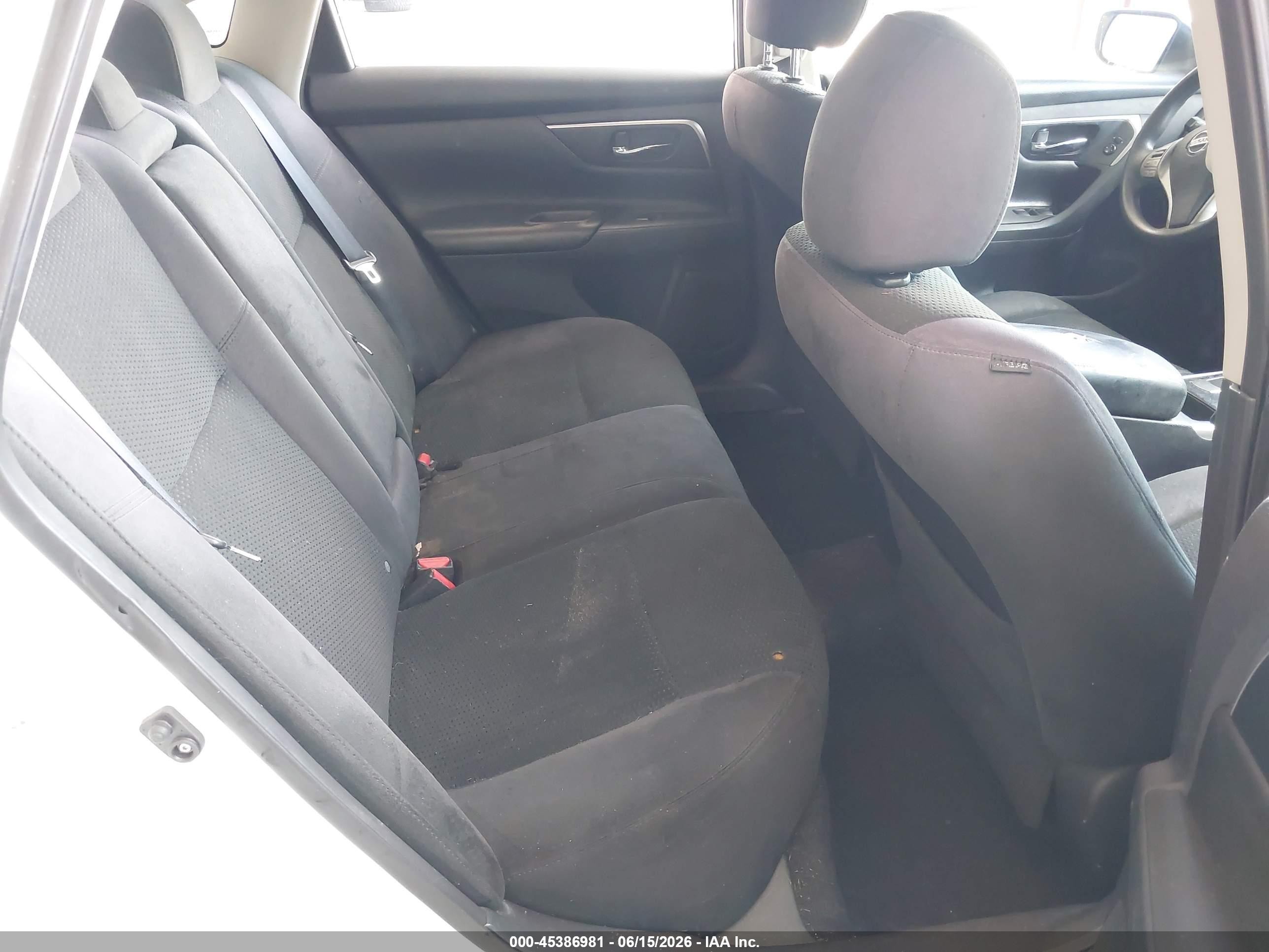 2015 Nissan Altima 2.5 S White vin: 1N4AL3AP9FC589457