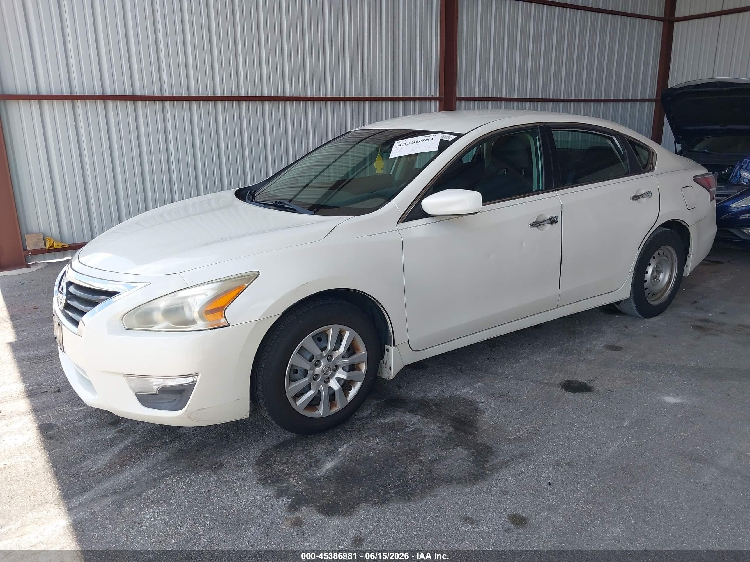 2015 Nissan Altima 2.5 S White vin: 1N4AL3AP9FC589457