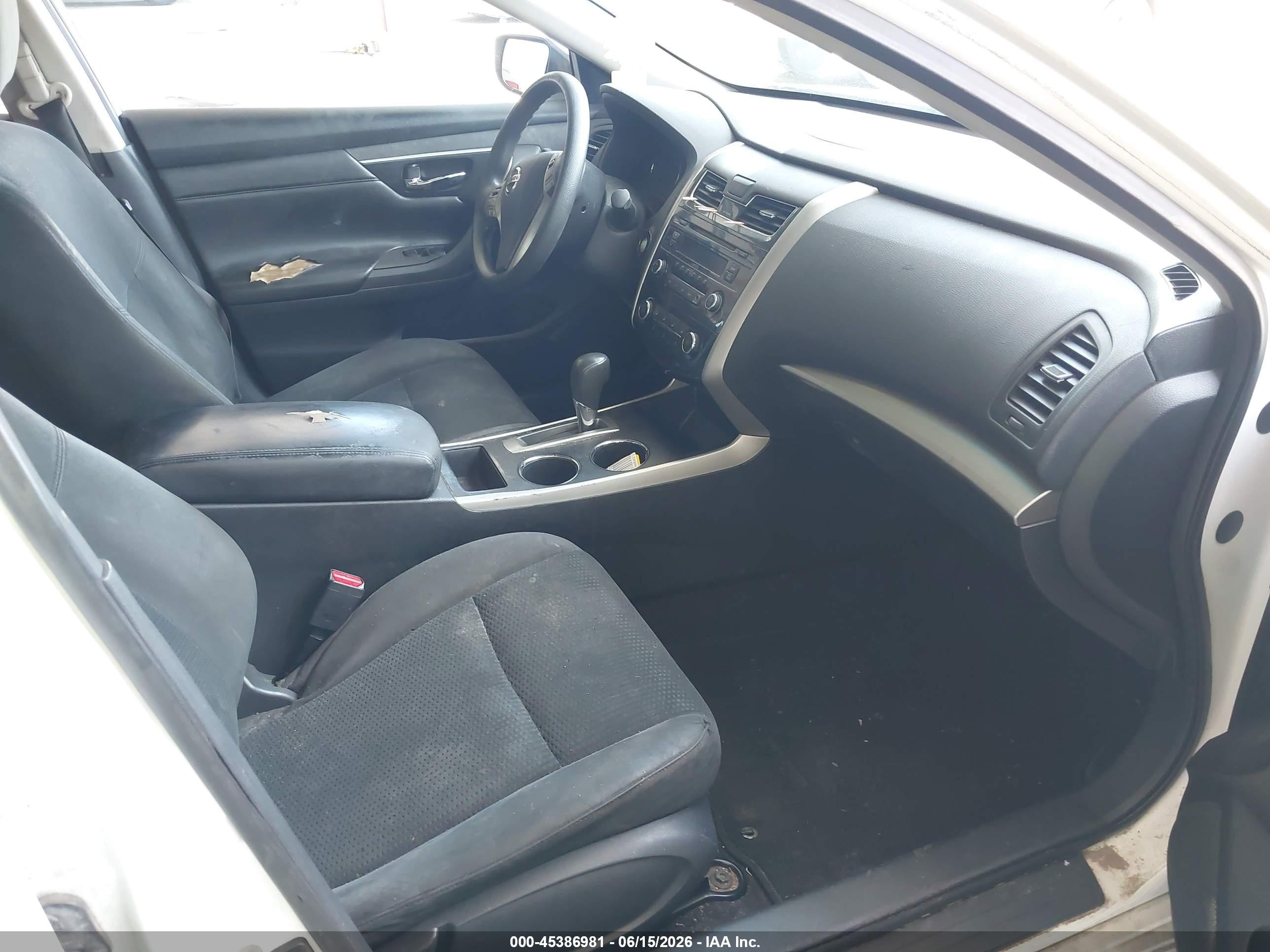 2015 Nissan Altima 2.5 S White vin: 1N4AL3AP9FC589457