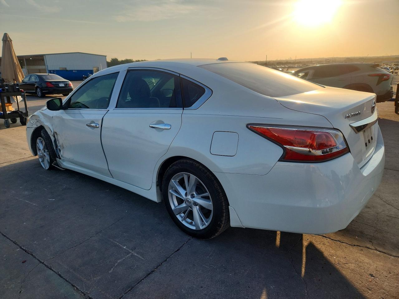 2015 Nissan Altima 2.5 Sv Белый vin: 1N4AL3AP9FC593024