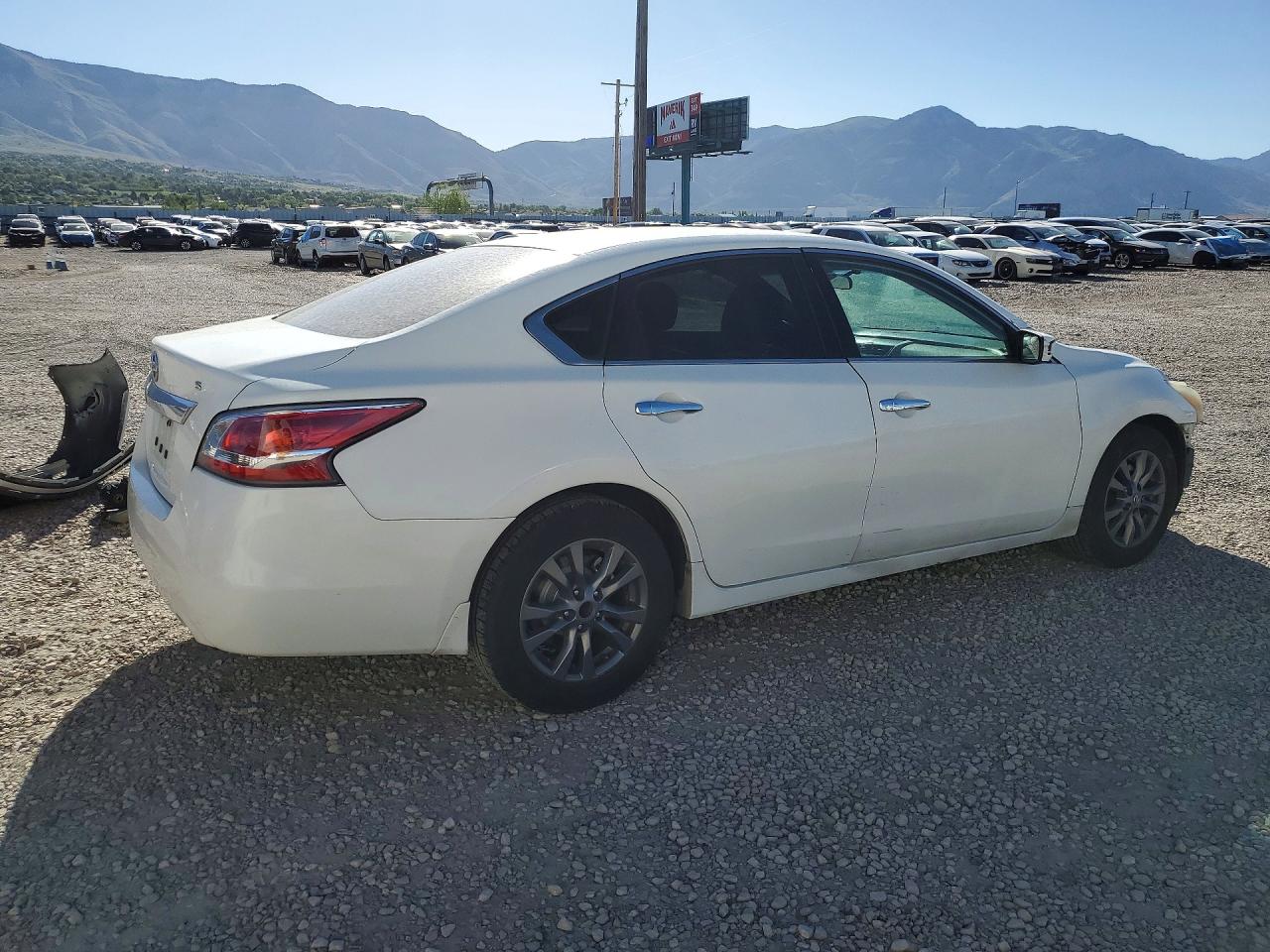 2015 Nissan Altima 2.5 S White vin: 1N4AL3AP9FN306771