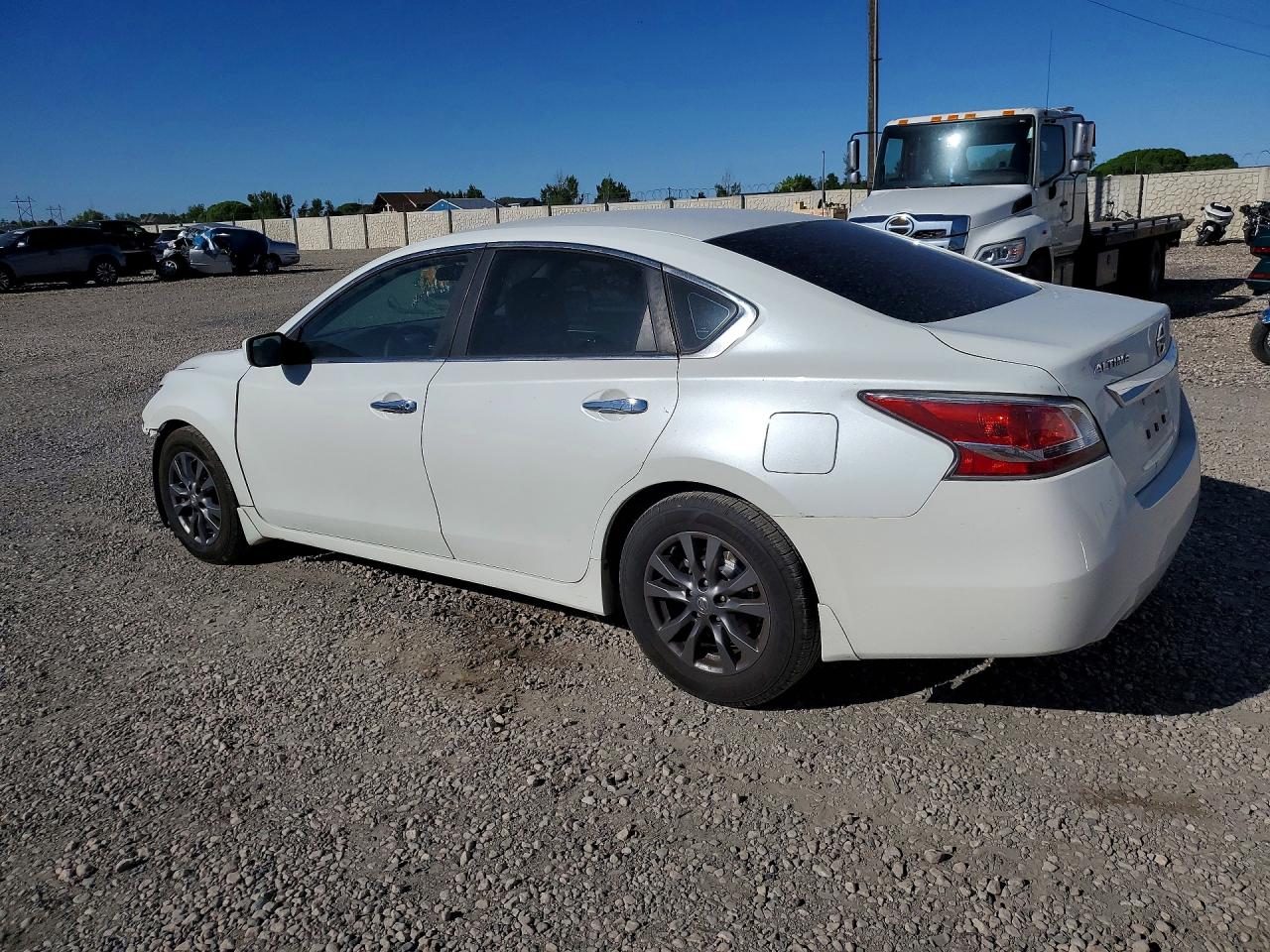 2015 Nissan Altima 2.5 S White vin: 1N4AL3AP9FN306771