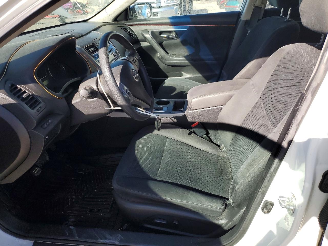2015 Nissan Altima 2.5 S White vin: 1N4AL3AP9FN306771