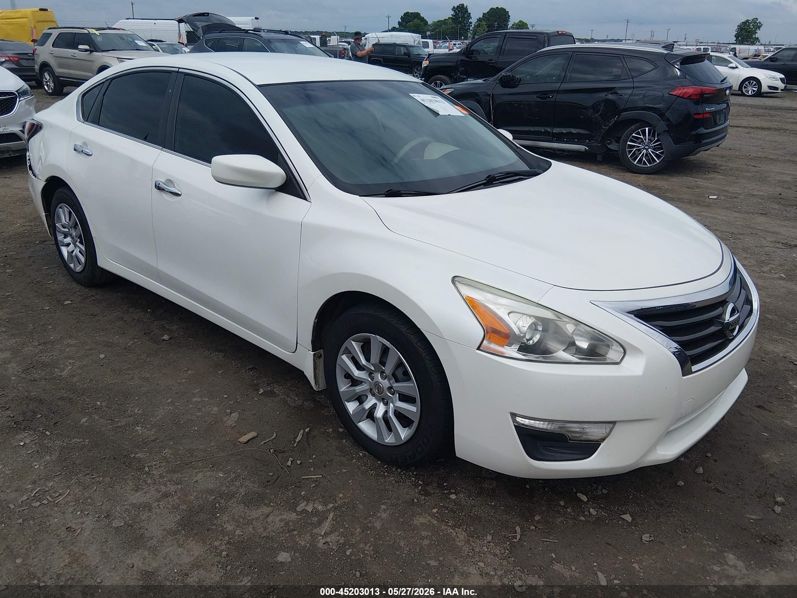 2015 Nissan Altima 2.5 S White vin: 1N4AL3AP9FN339270