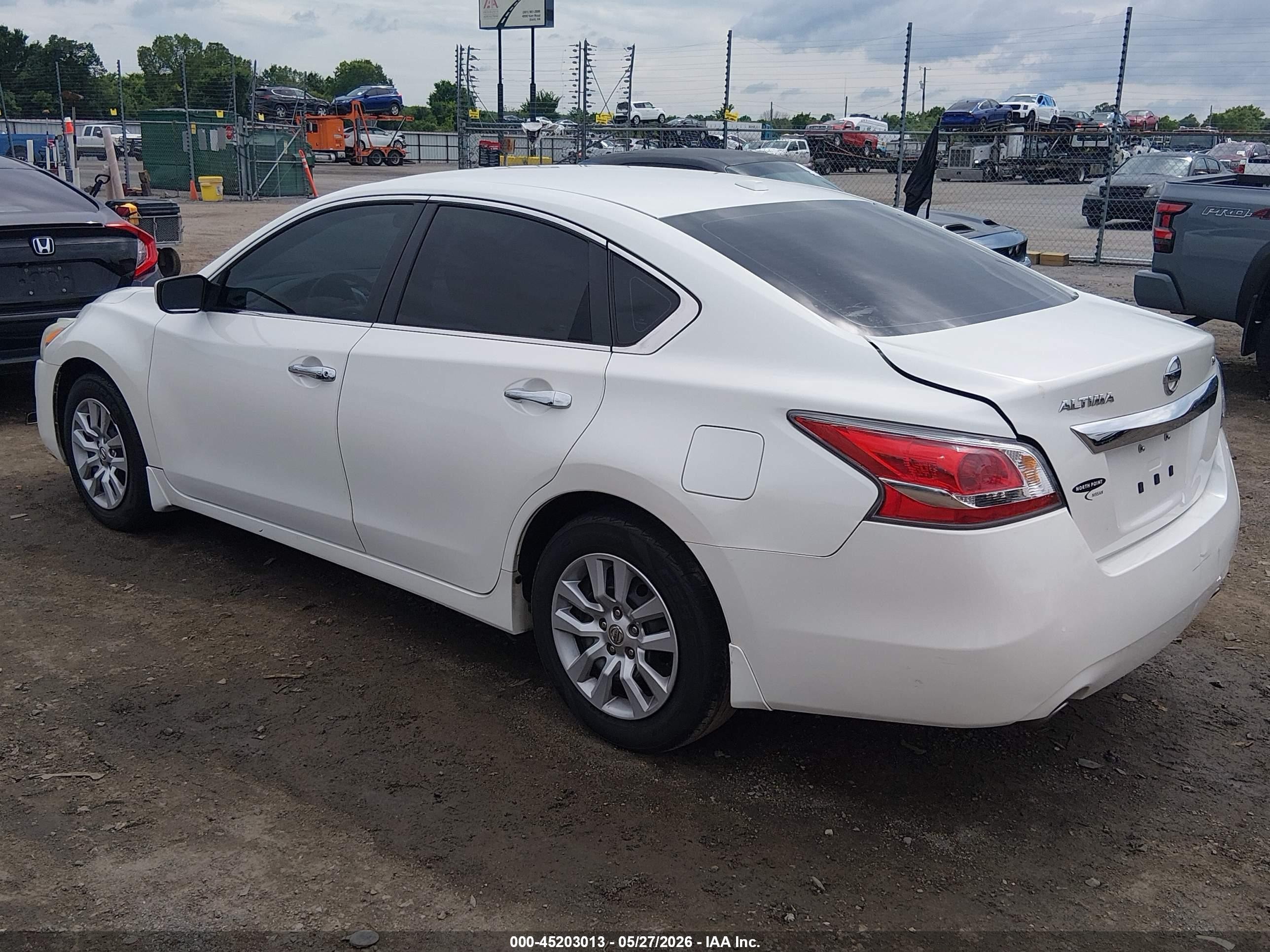 2015 Nissan Altima 2.5 S White vin: 1N4AL3AP9FN339270