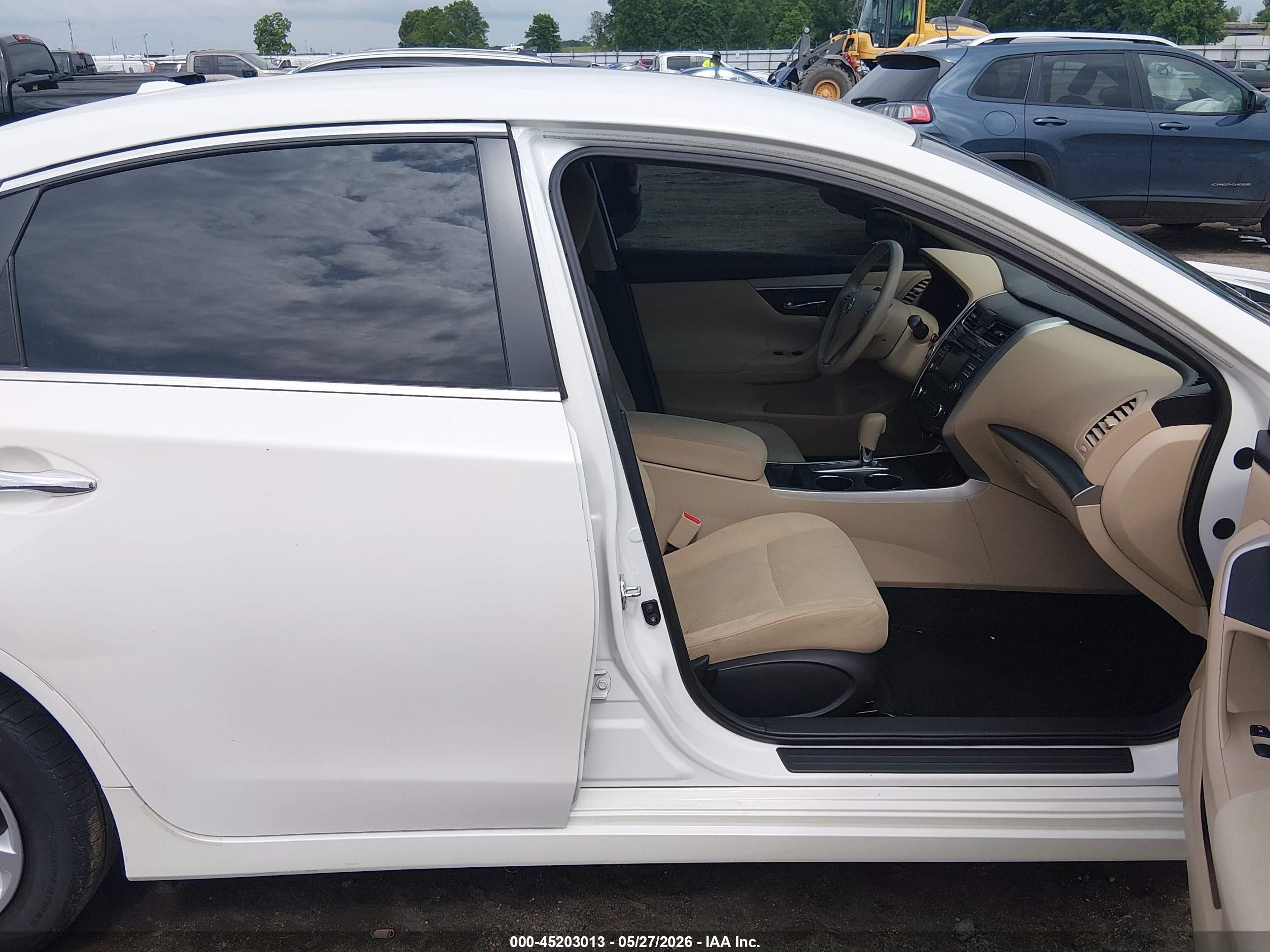 2015 Nissan Altima 2.5 S White vin: 1N4AL3AP9FN339270