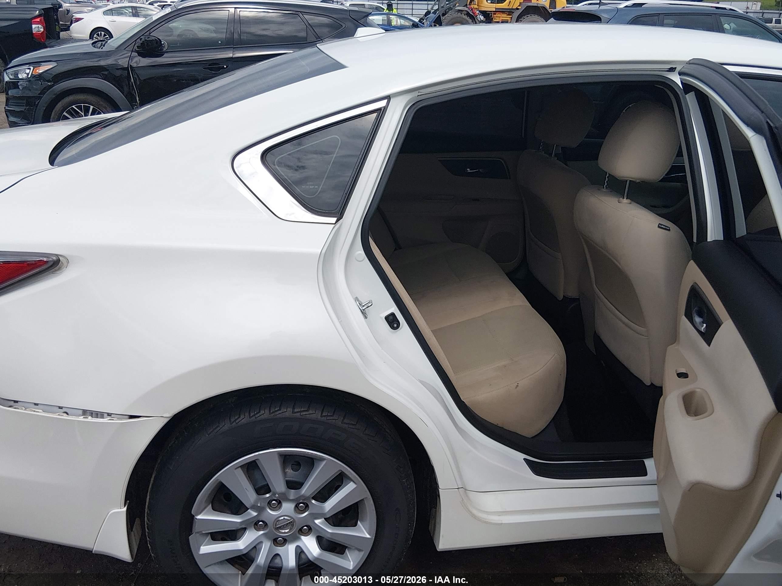 2015 Nissan Altima 2.5 S White vin: 1N4AL3AP9FN339270