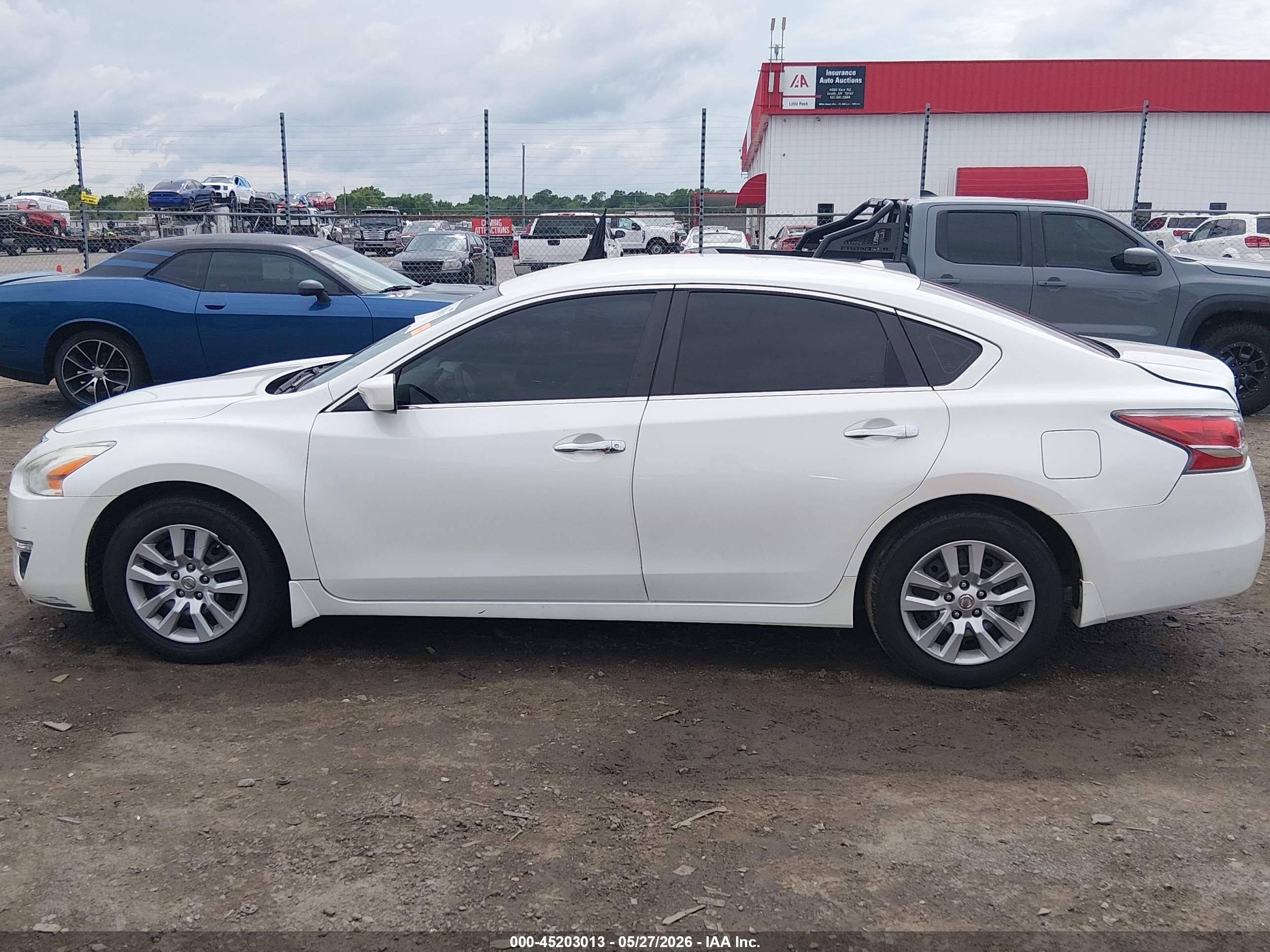 2015 Nissan Altima 2.5 S White vin: 1N4AL3AP9FN339270