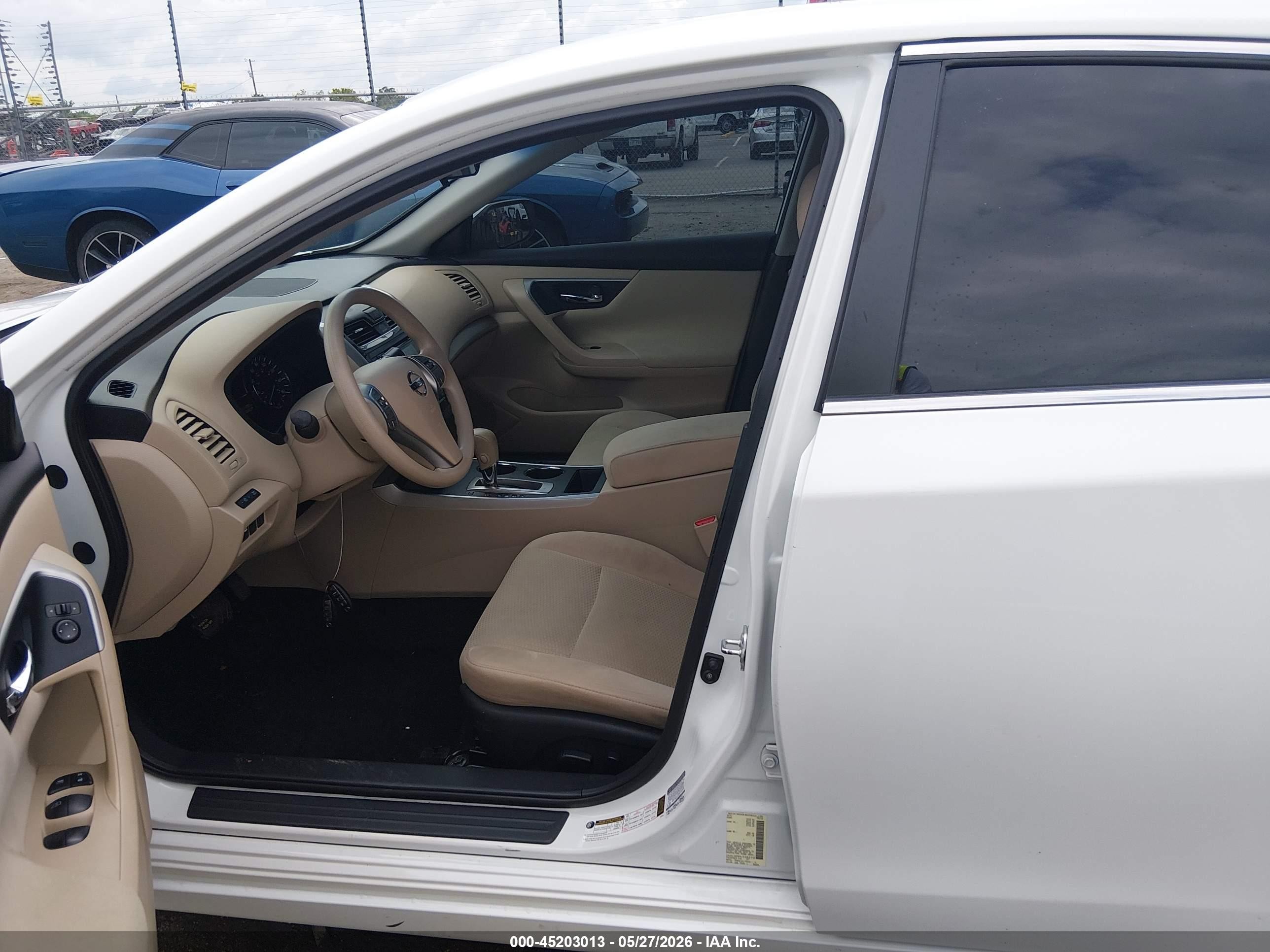 2015 Nissan Altima 2.5 S White vin: 1N4AL3AP9FN339270
