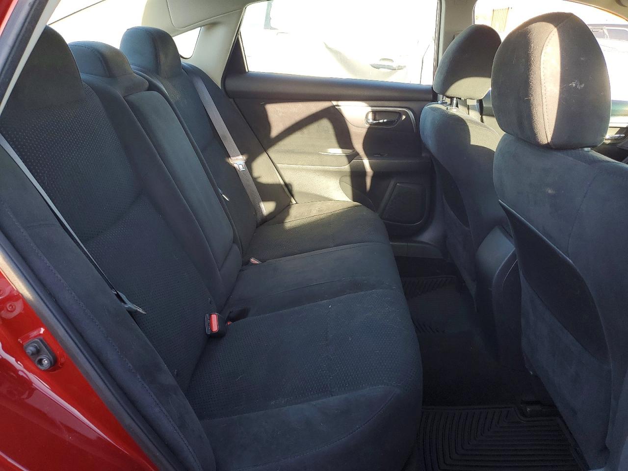 2015 Nissan Altima 2.5 S Red vin: 1N4AL3AP9FN345974