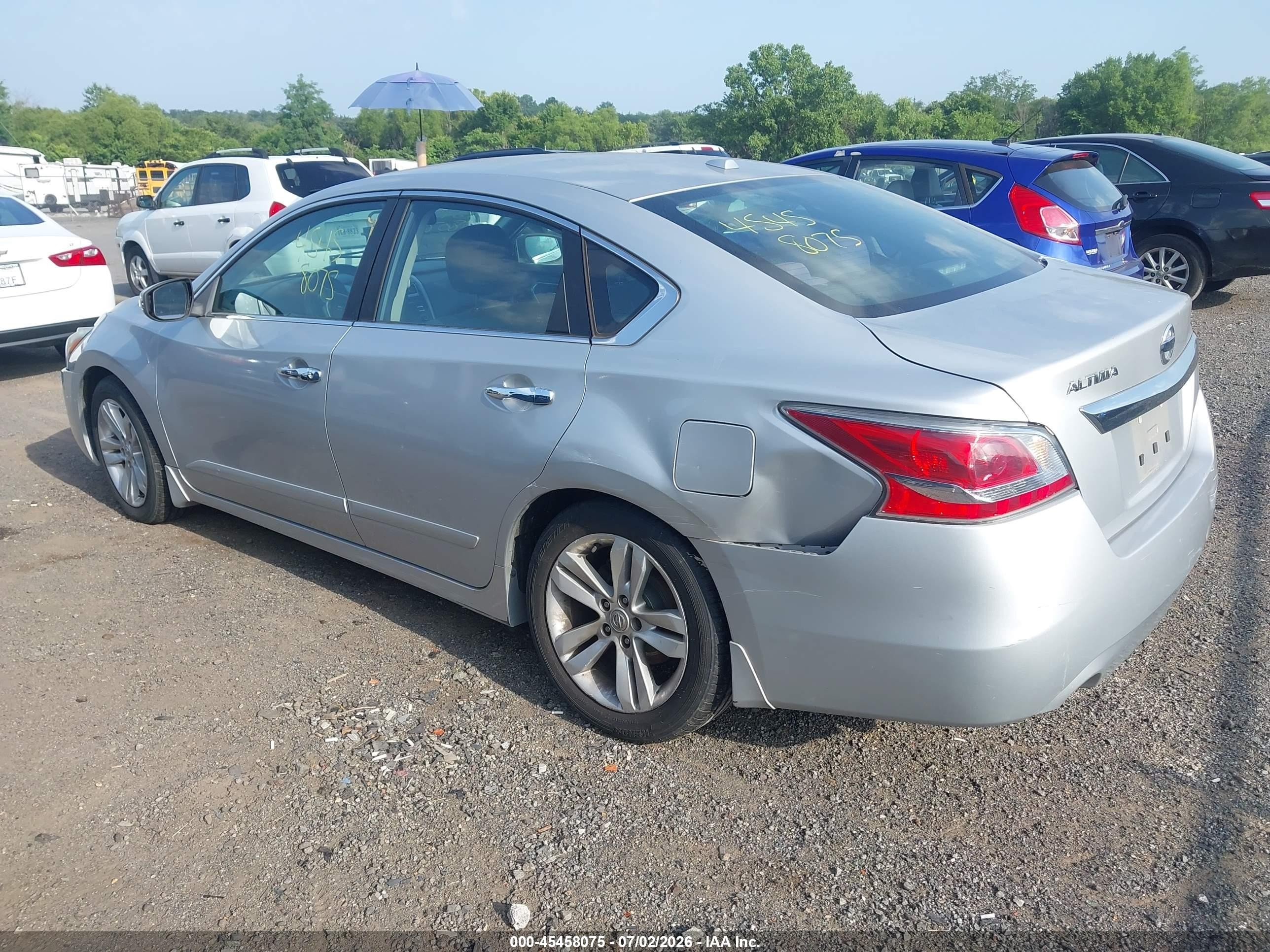 2015 Nissan Altima 2.5 S Silver vin: 1N4AL3AP9FN360328
