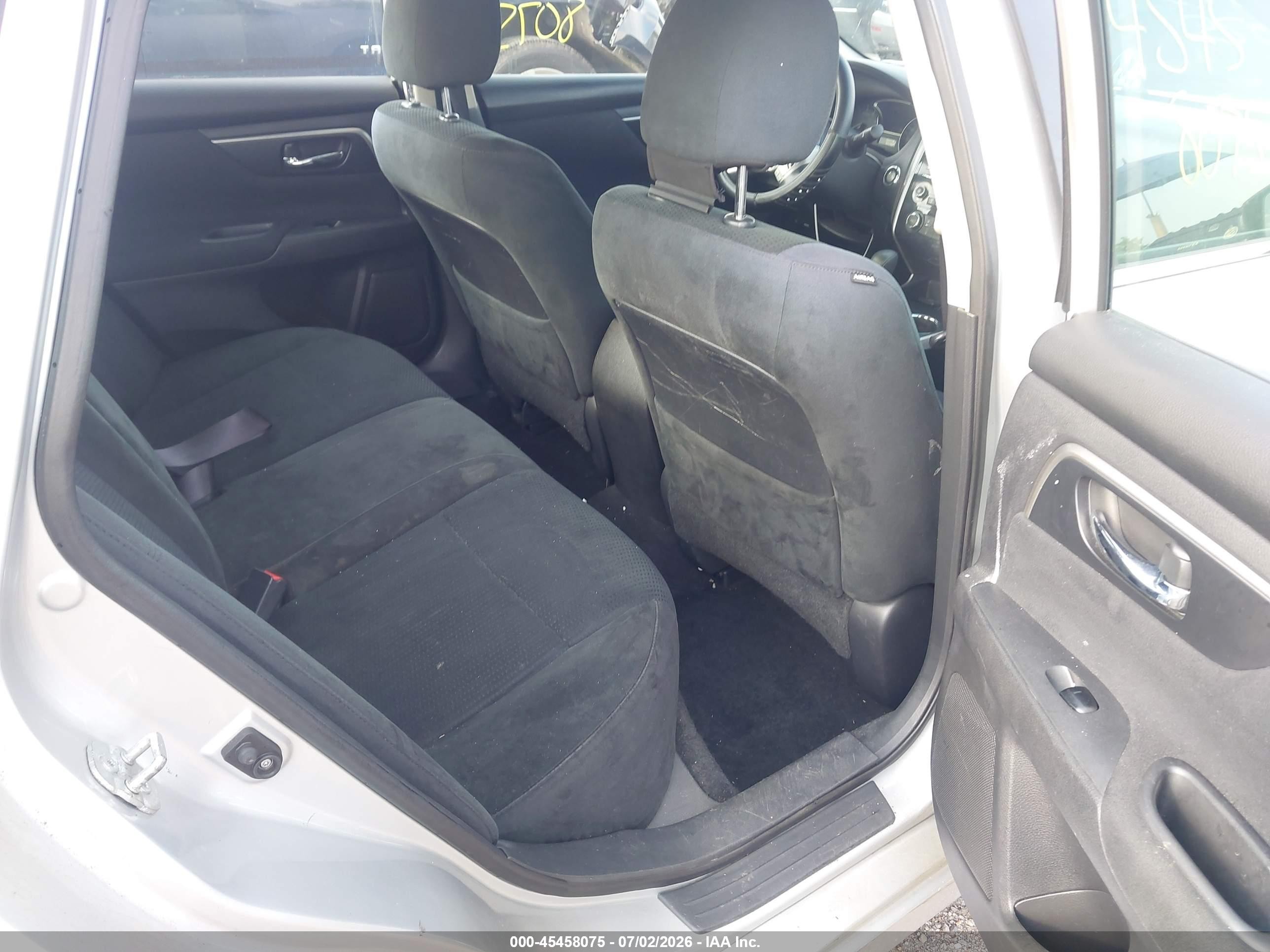 2015 Nissan Altima 2.5 S Silver vin: 1N4AL3AP9FN360328