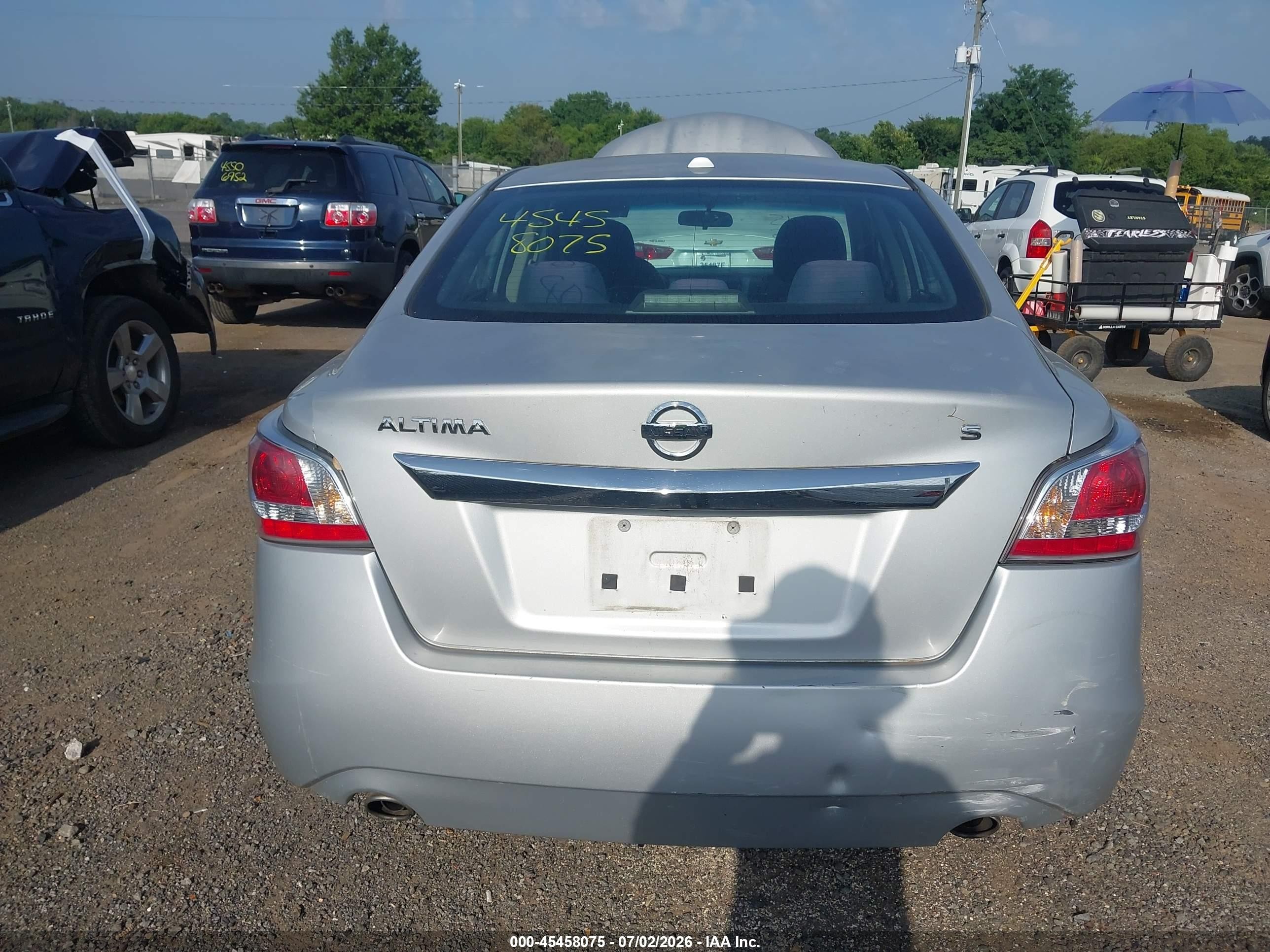 2015 Nissan Altima 2.5 S Silver vin: 1N4AL3AP9FN360328