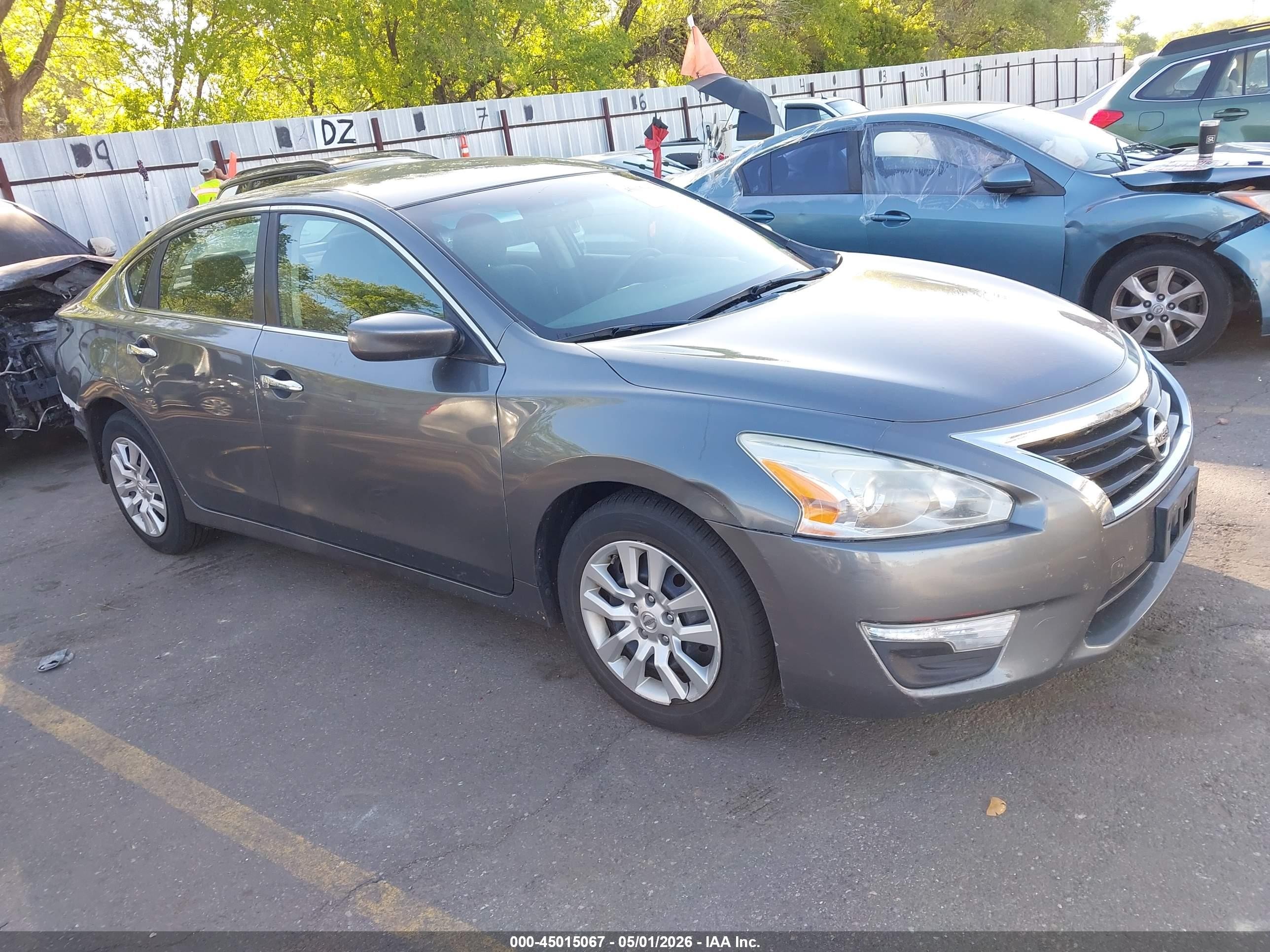 2015 Nissan Altima 2.5 S Серебряный vin: 1N4AL3AP9FN363889