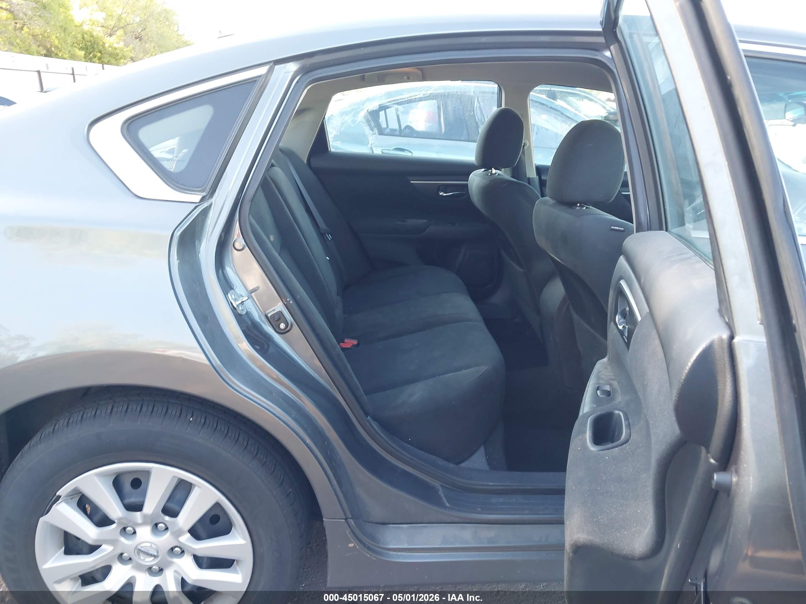 2015 Nissan Altima 2.5 S Серебряный vin: 1N4AL3AP9FN363889
