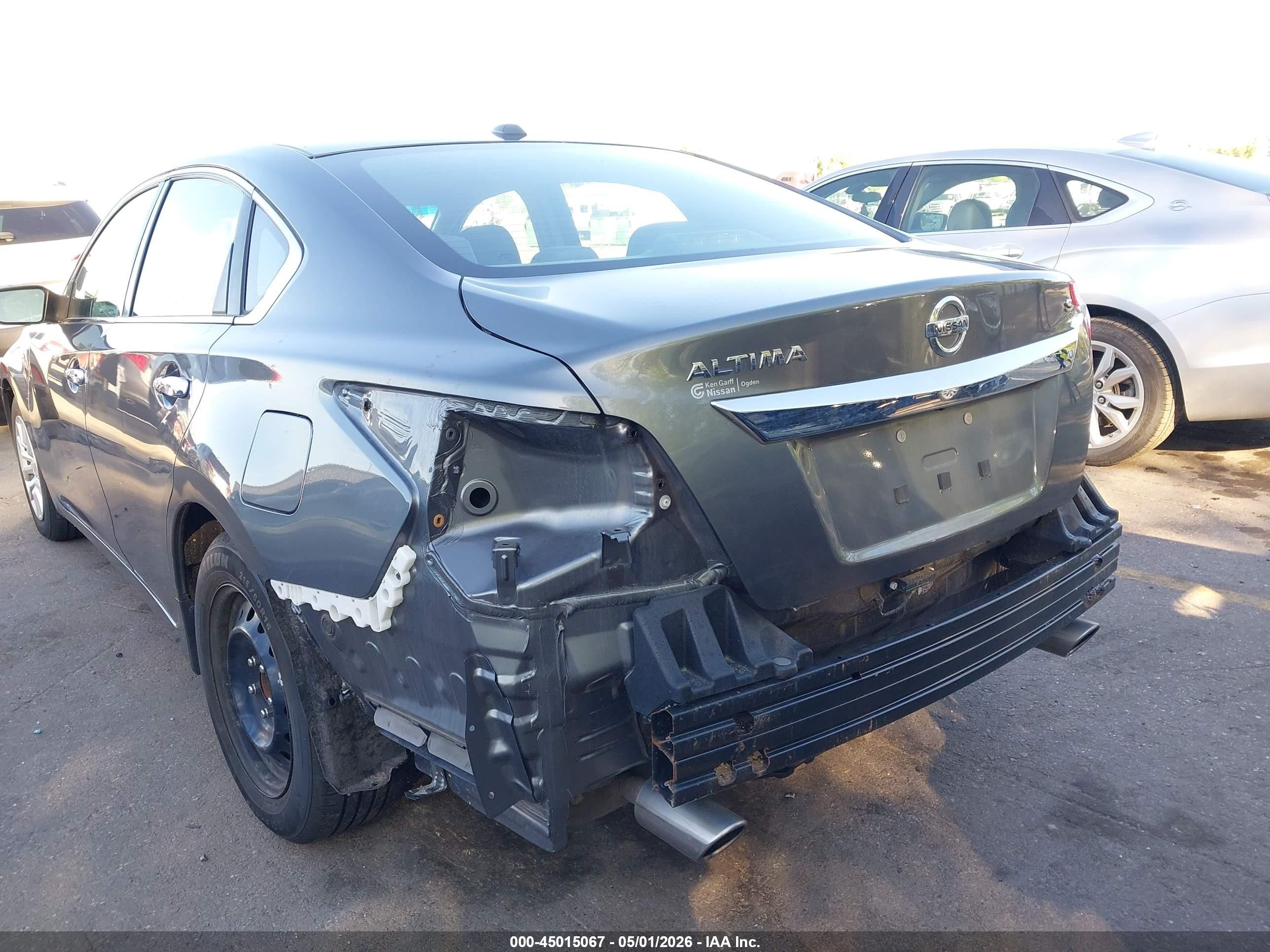 2015 Nissan Altima 2.5 S Серебряный vin: 1N4AL3AP9FN363889