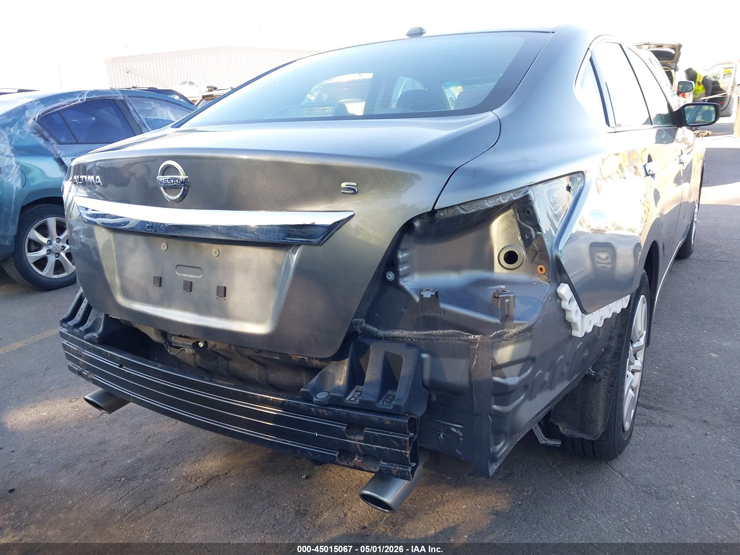 2015 Nissan Altima 2.5 S Серебряный vin: 1N4AL3AP9FN363889