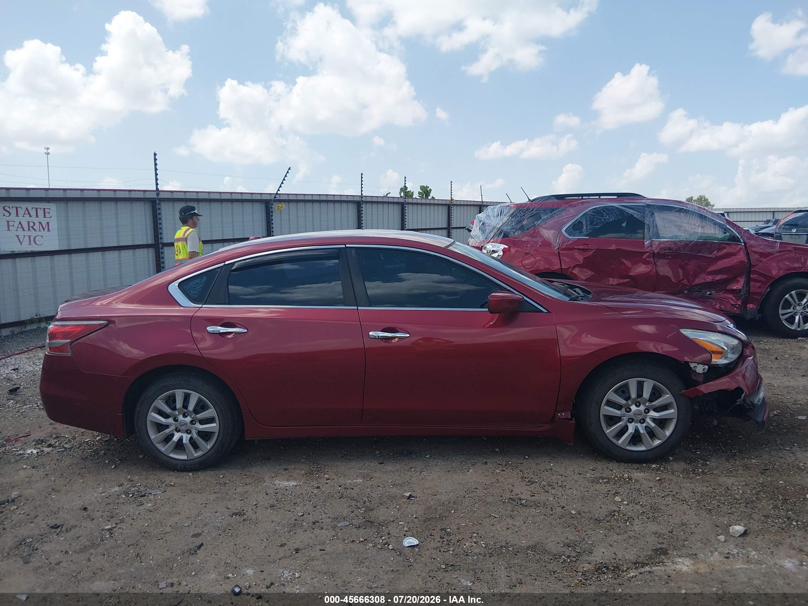 2015 Nissan Altima 2.5 S Red vin: 1N4AL3AP9FN366596