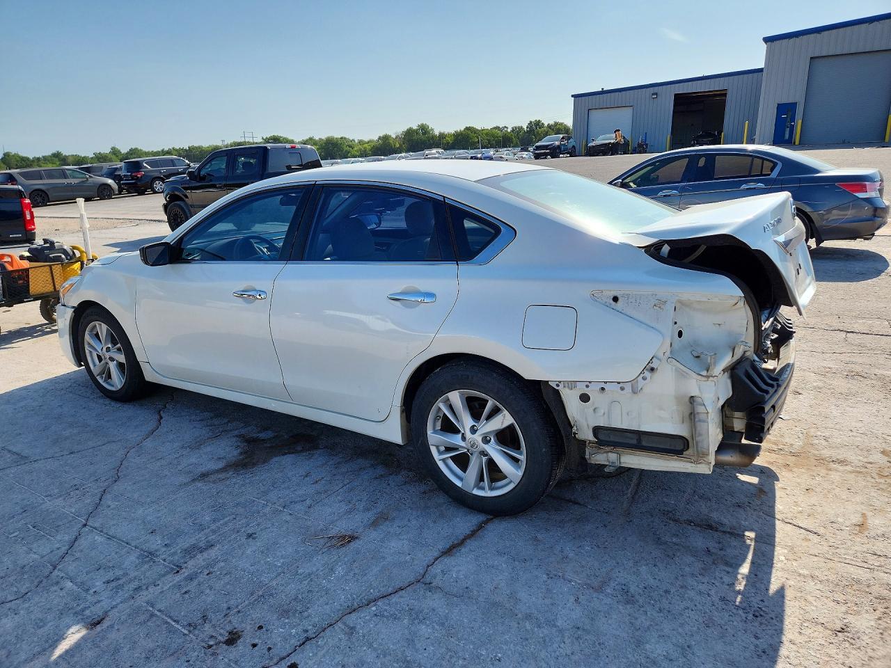 2015 Nissan Altima 2.5 S White vin: 1N4AL3AP9FN369028