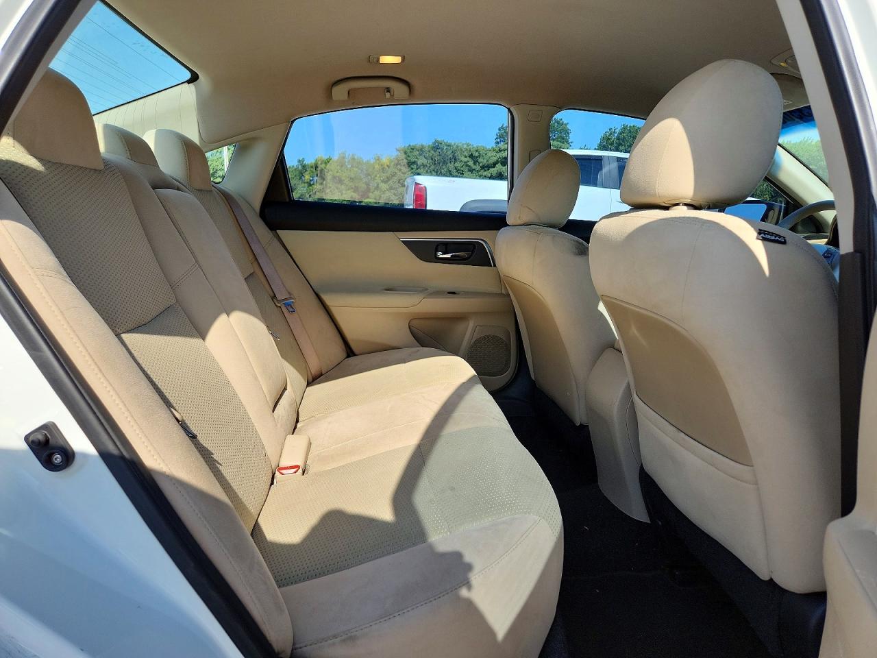 2015 Nissan Altima 2.5 S White vin: 1N4AL3AP9FN369028
