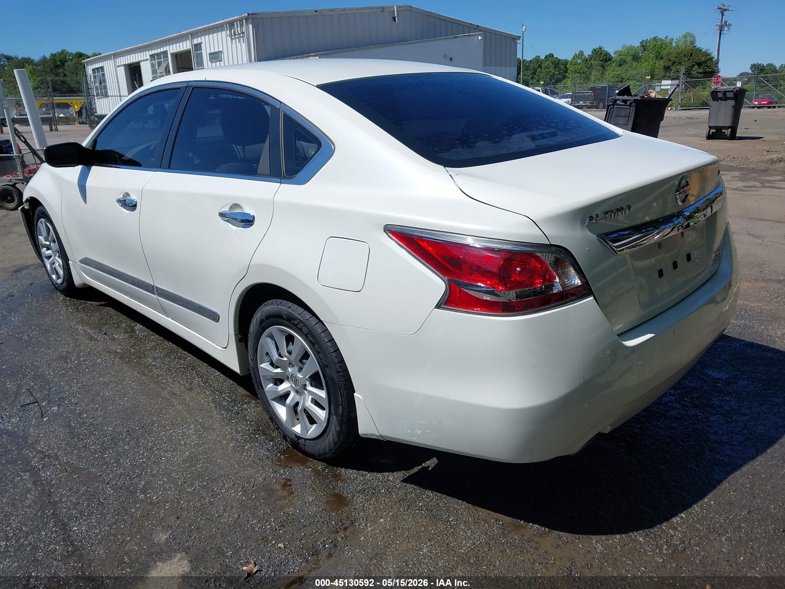 2015 Nissan Altima 2.5 S Белый vin: 1N4AL3AP9FN372589