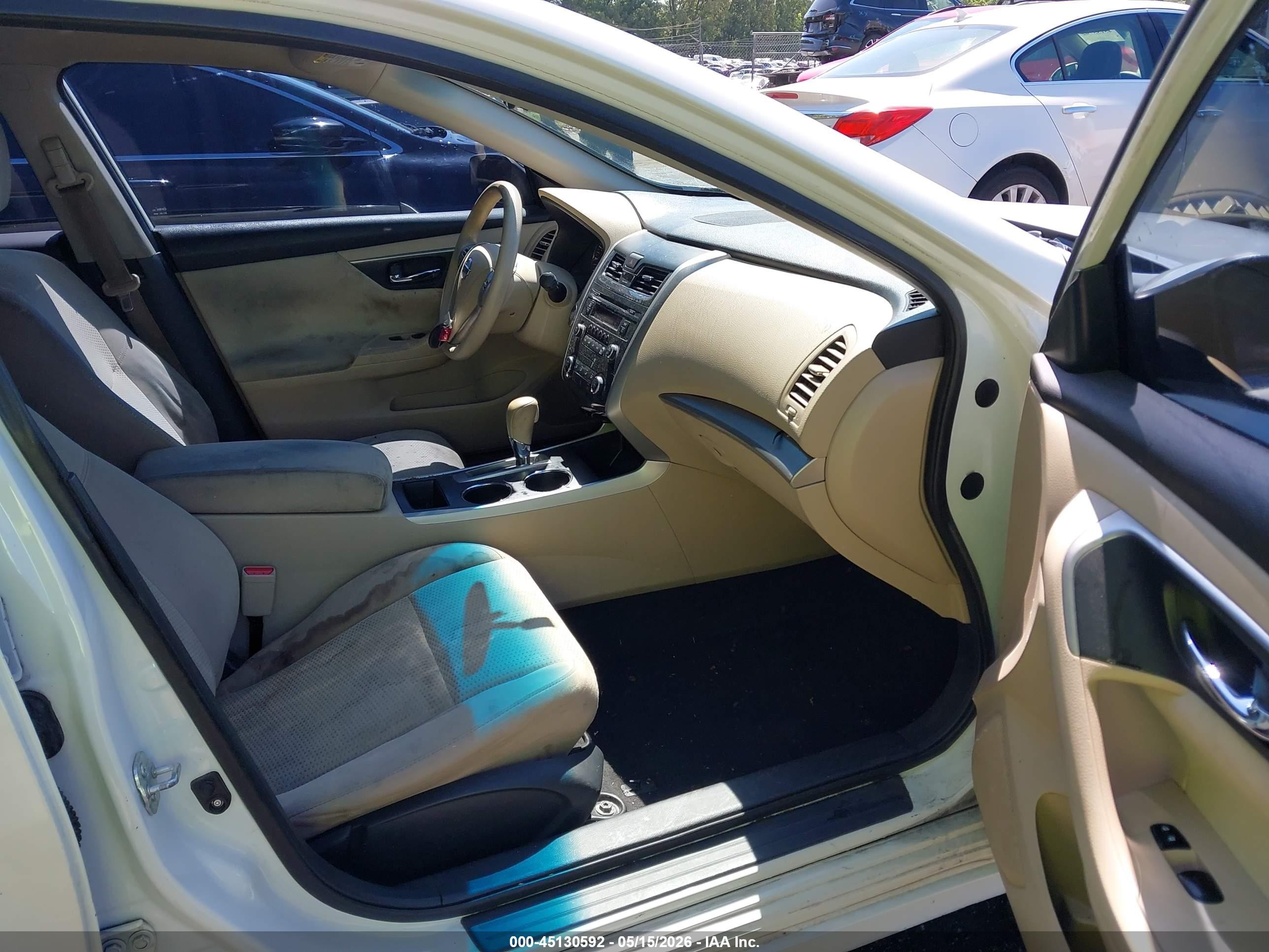 2015 Nissan Altima 2.5 S Белый vin: 1N4AL3AP9FN372589