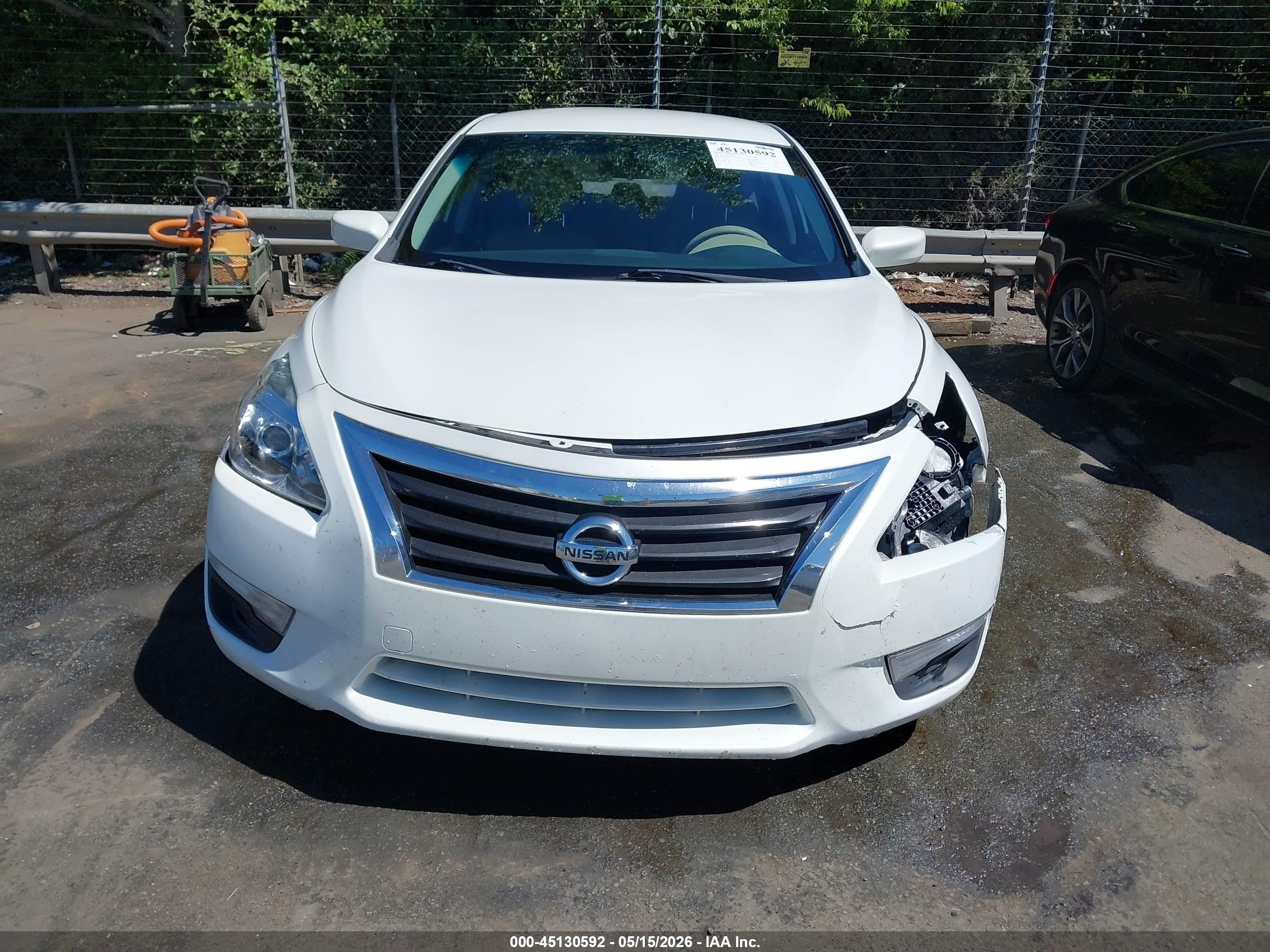 2015 Nissan Altima 2.5 S Белый vin: 1N4AL3AP9FN372589