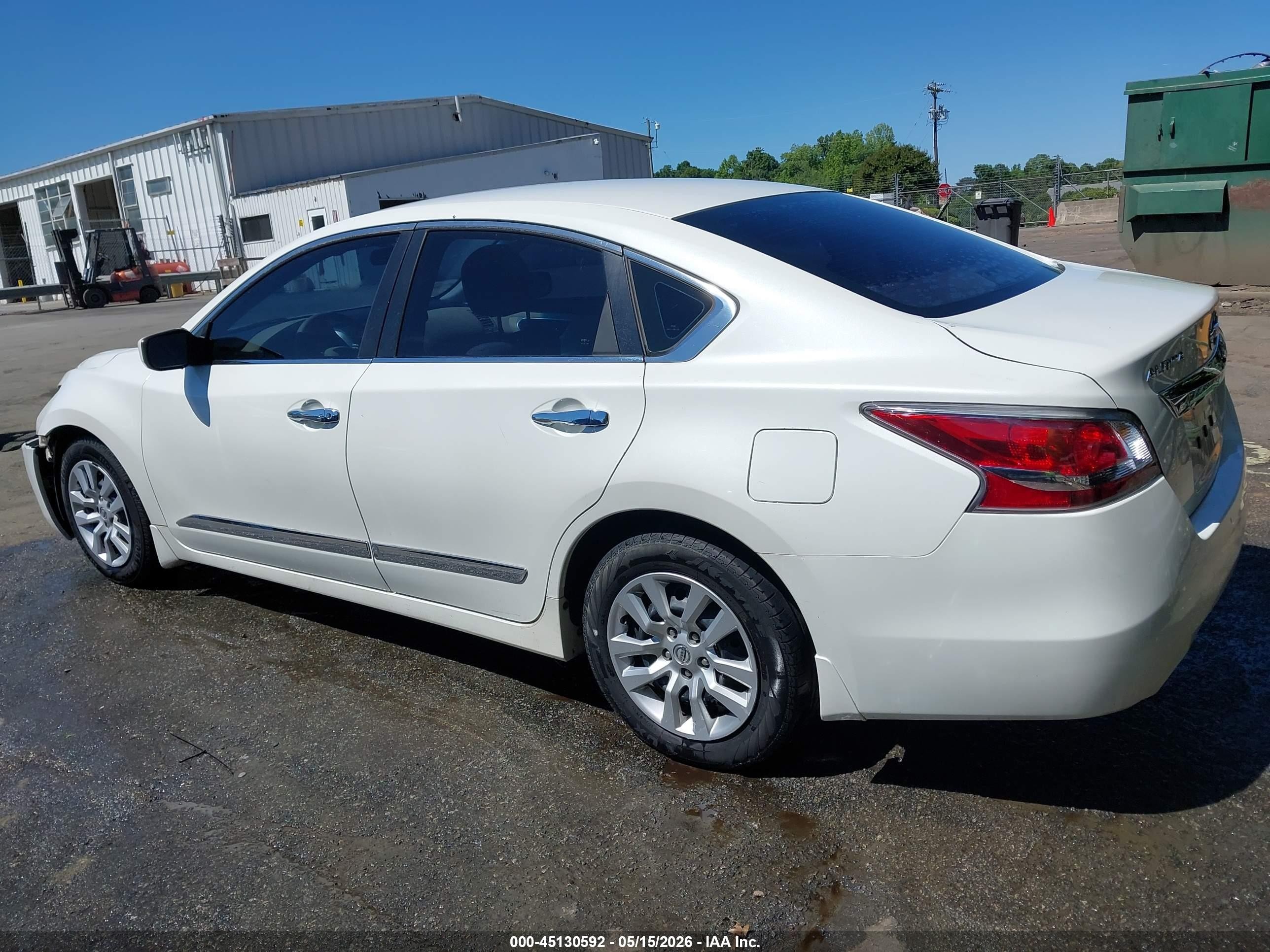 2015 Nissan Altima 2.5 S Белый vin: 1N4AL3AP9FN372589