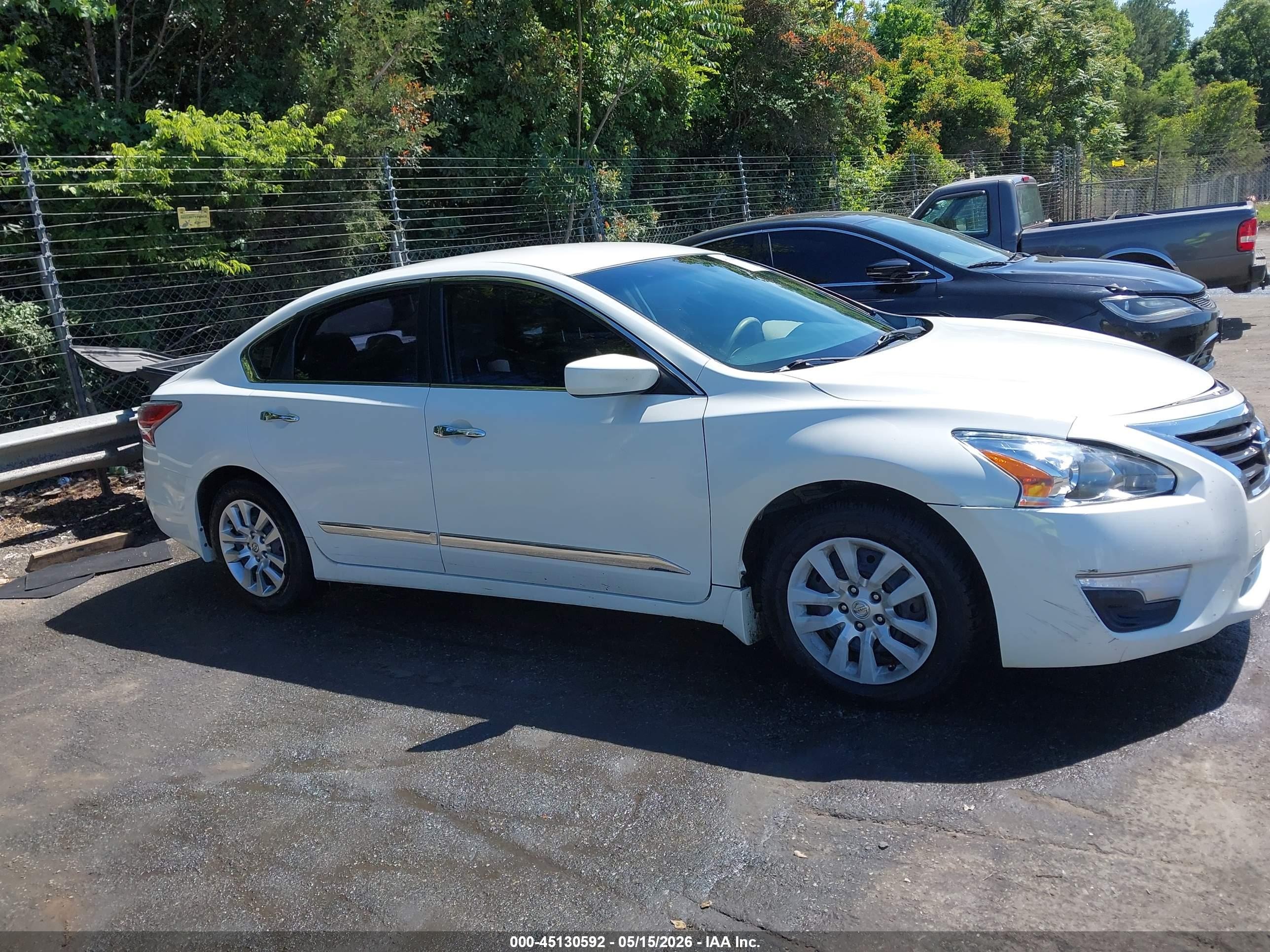 2015 Nissan Altima 2.5 S Белый vin: 1N4AL3AP9FN372589