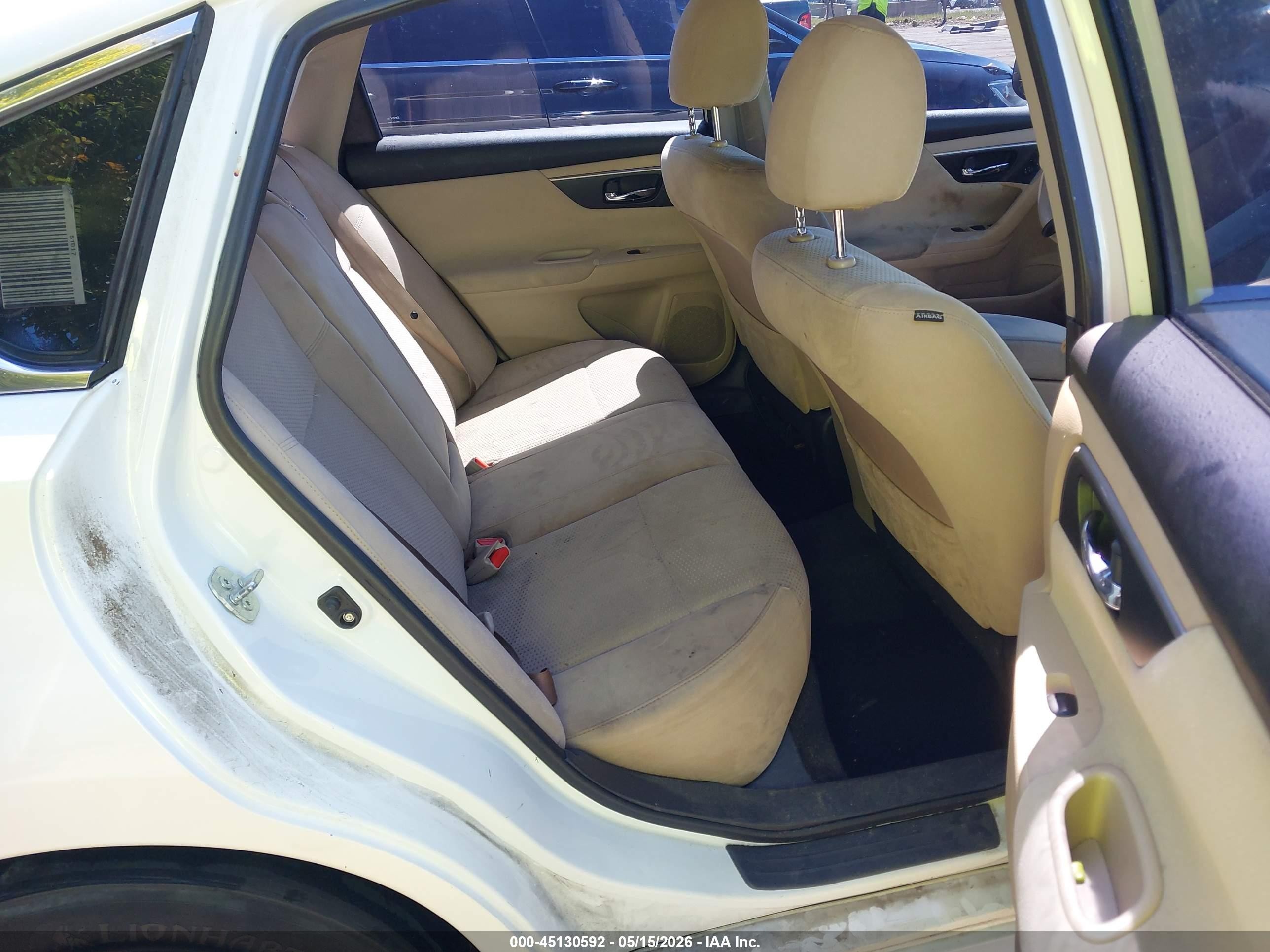 2015 Nissan Altima 2.5 S Белый vin: 1N4AL3AP9FN372589