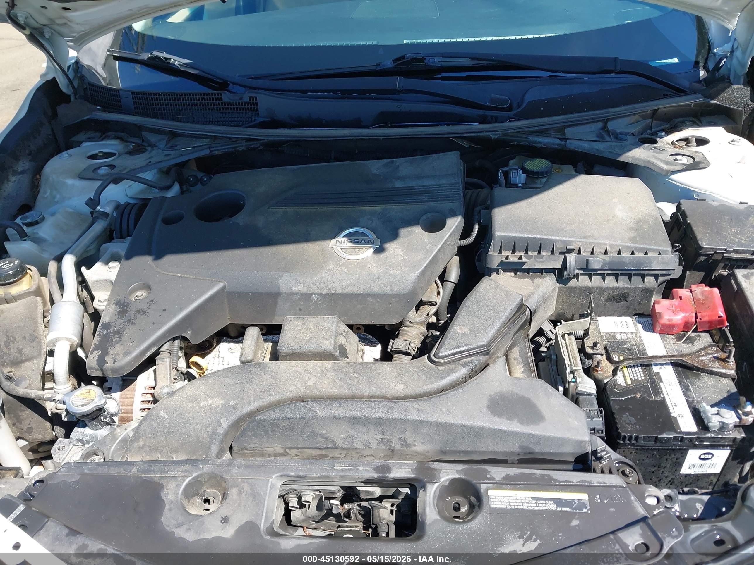 2015 Nissan Altima 2.5 S Белый vin: 1N4AL3AP9FN372589