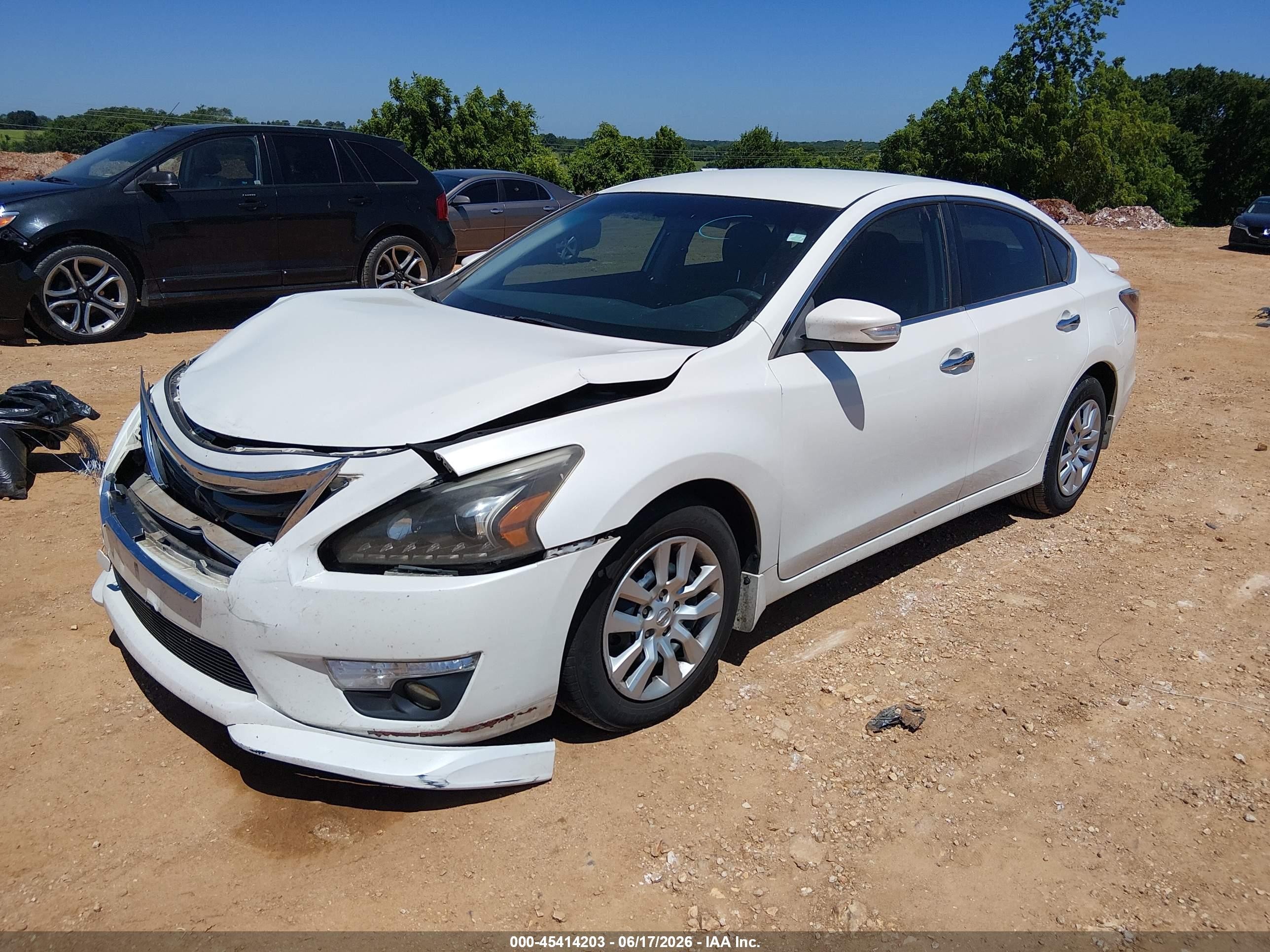 2015 Nissan Altima 2.5 S White vin: 1N4AL3AP9FN382328