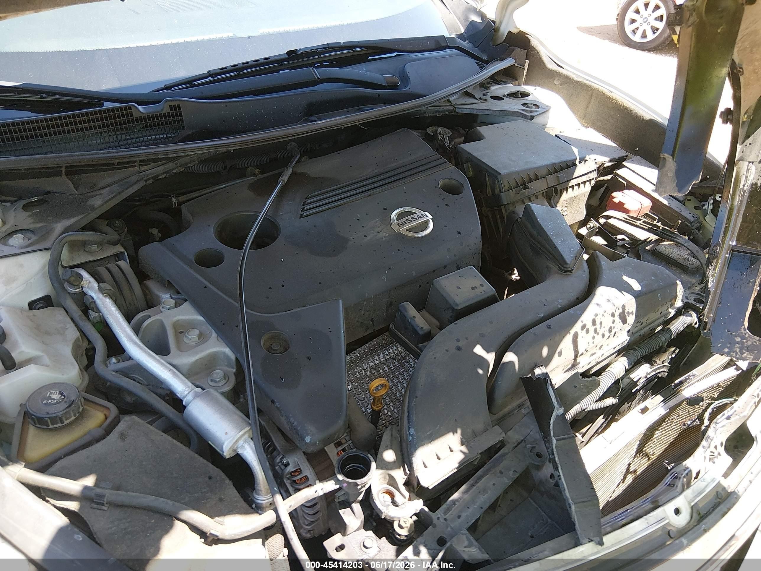 2015 Nissan Altima 2.5 S White vin: 1N4AL3AP9FN382328
