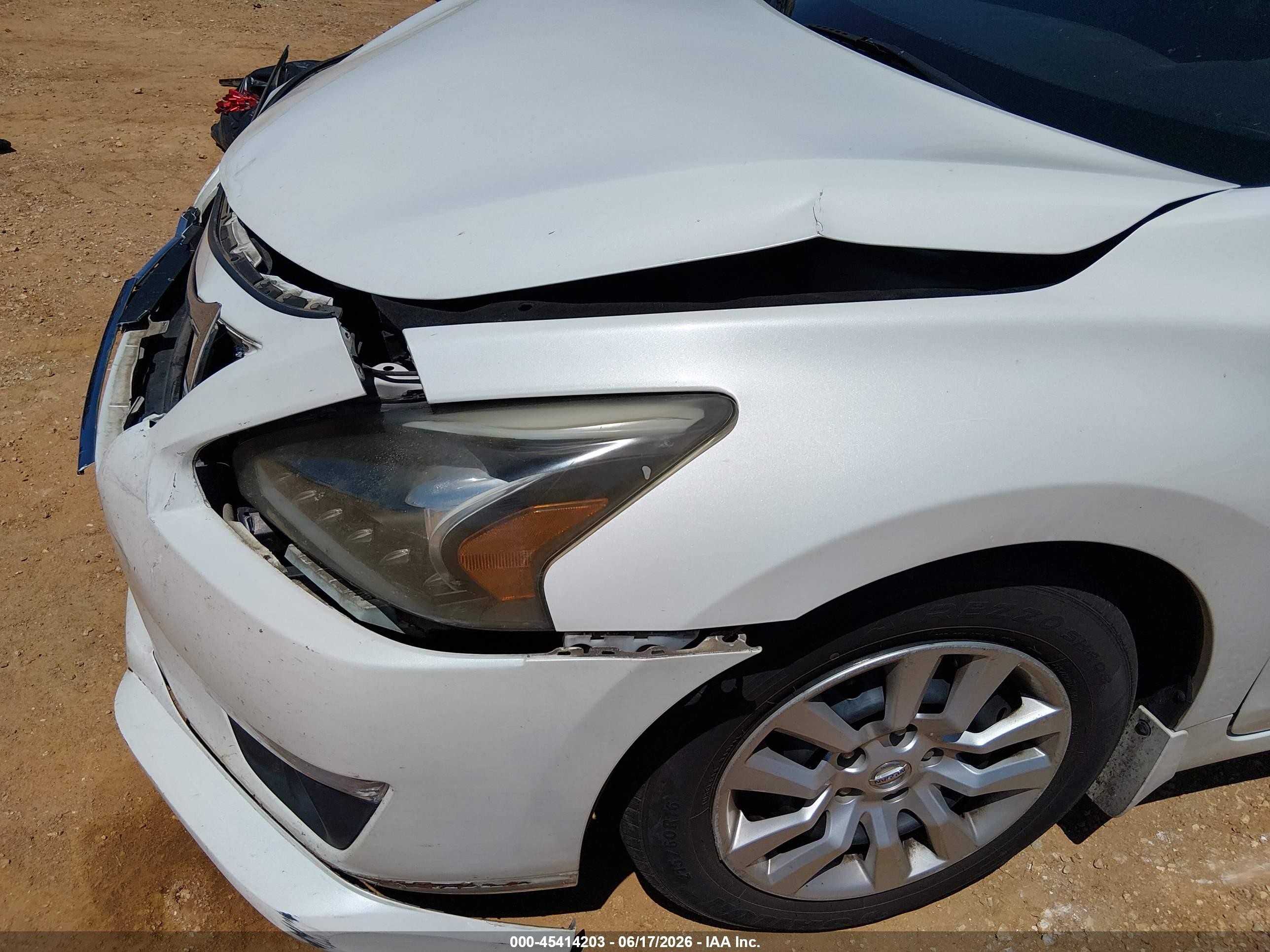 2015 Nissan Altima 2.5 S White vin: 1N4AL3AP9FN382328