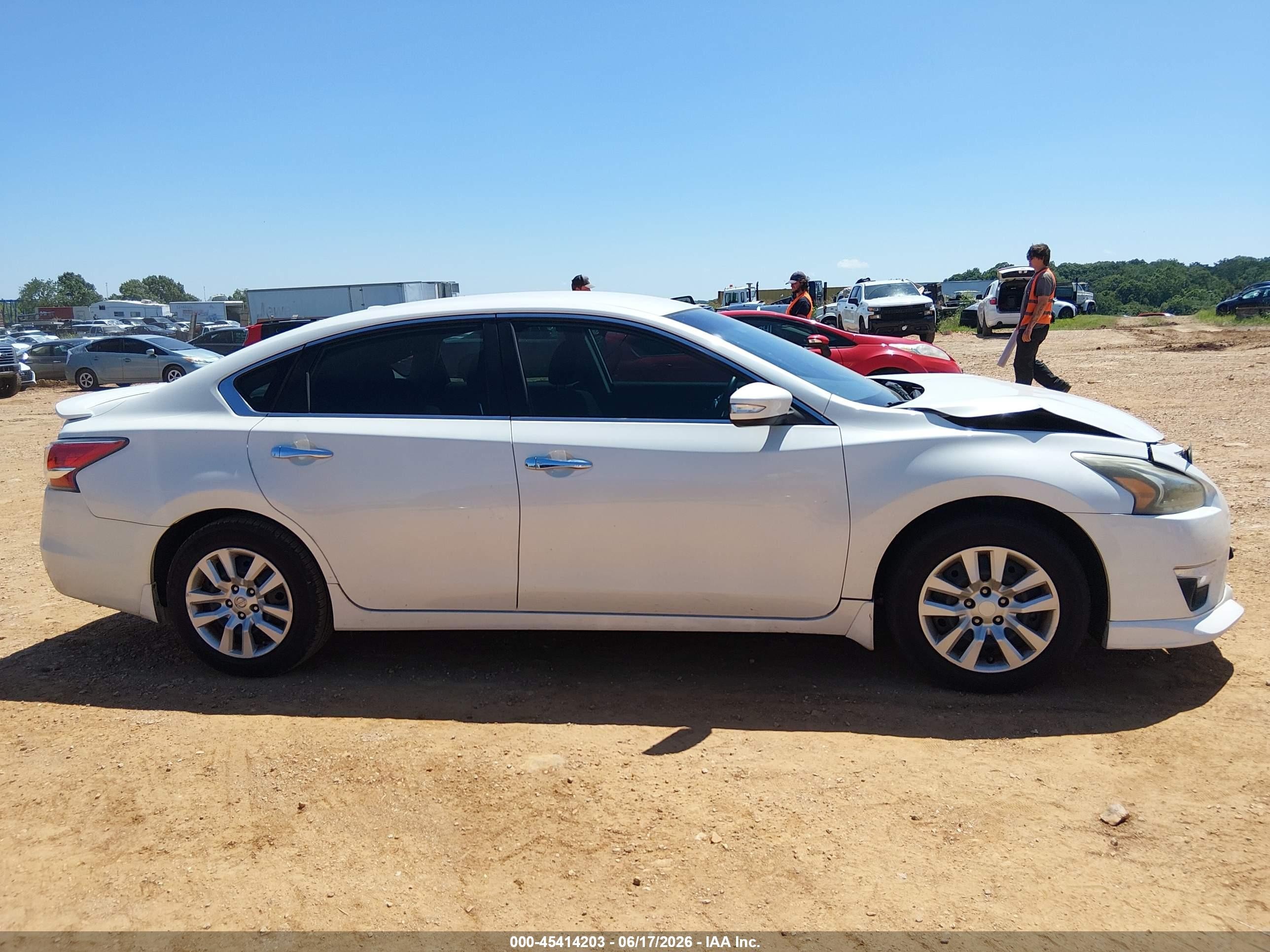 2015 Nissan Altima 2.5 S White vin: 1N4AL3AP9FN382328