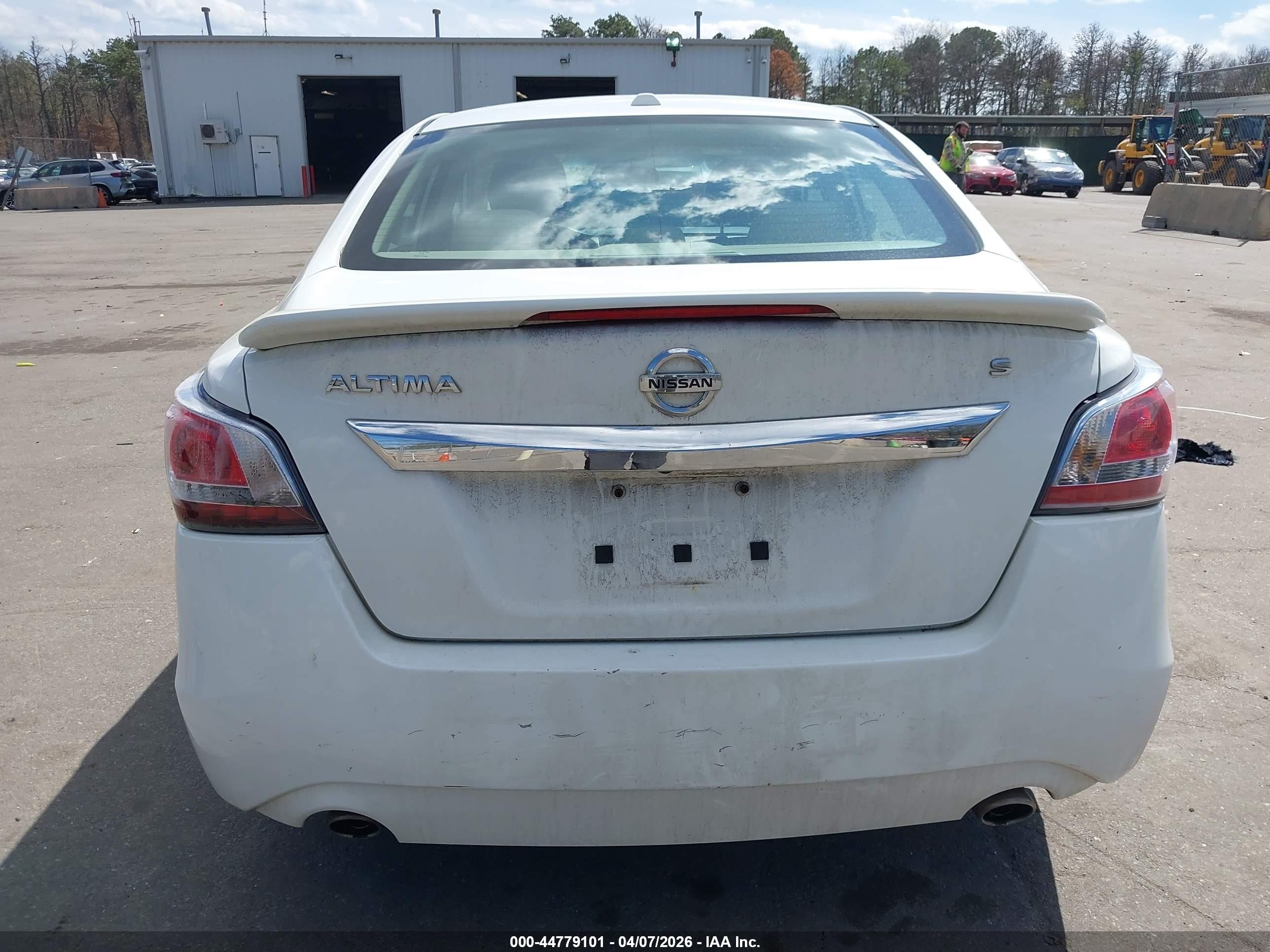 2015 Nissan Altima 2.5/2.5 S/2.5 Sl/2.5 Sv White vin: 1N4AL3AP9FN396004