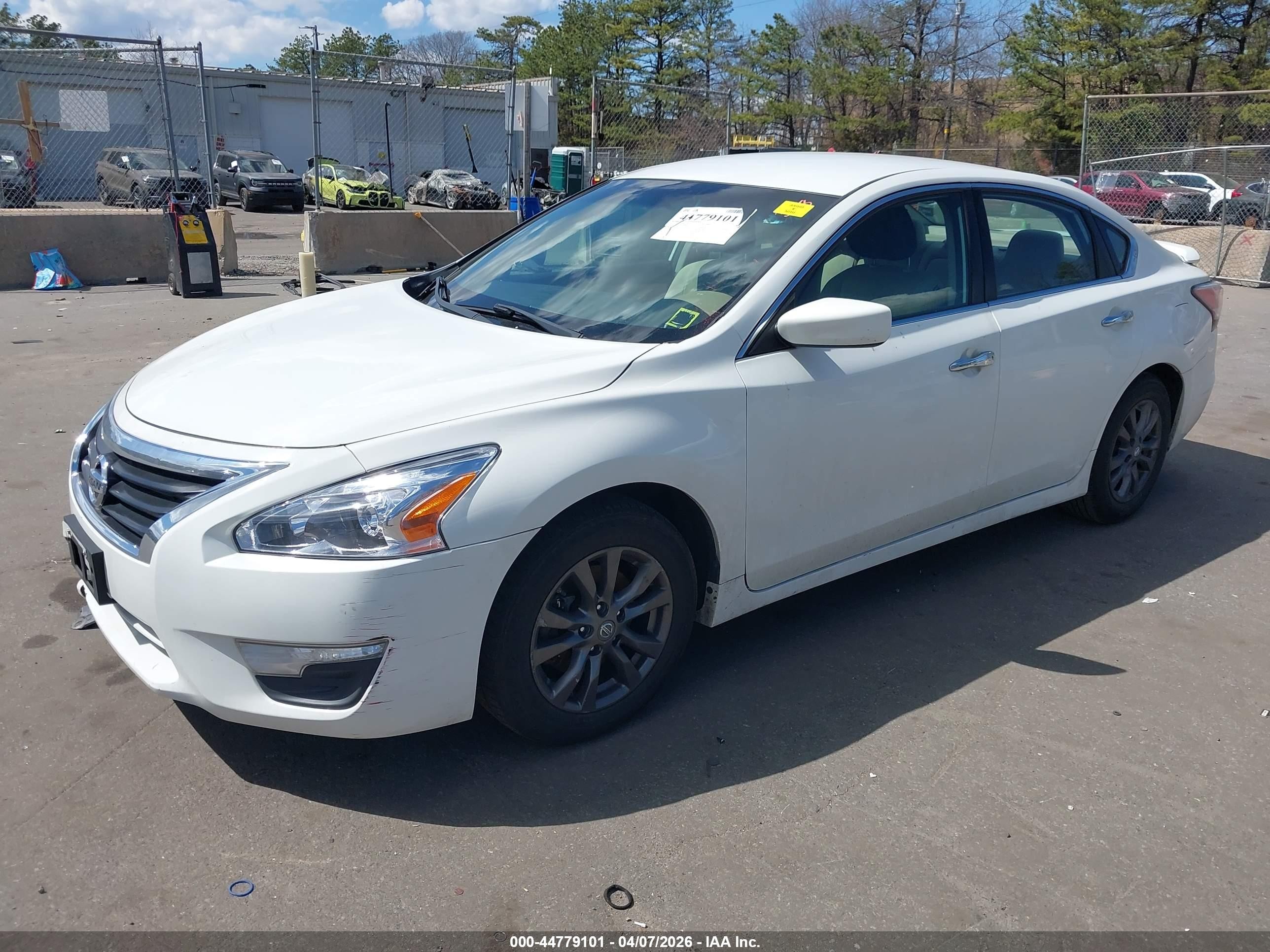 2015 Nissan Altima 2.5/2.5 S/2.5 Sl/2.5 Sv White vin: 1N4AL3AP9FN396004