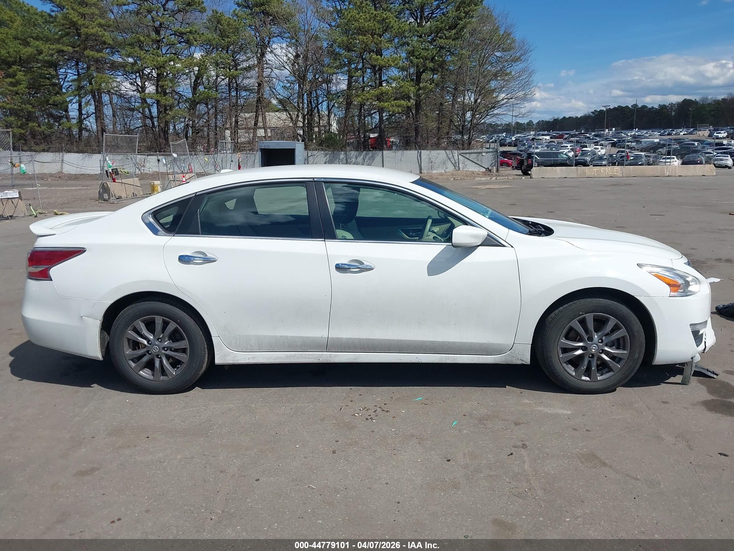 2015 Nissan Altima 2.5/2.5 S/2.5 Sl/2.5 Sv White vin: 1N4AL3AP9FN396004