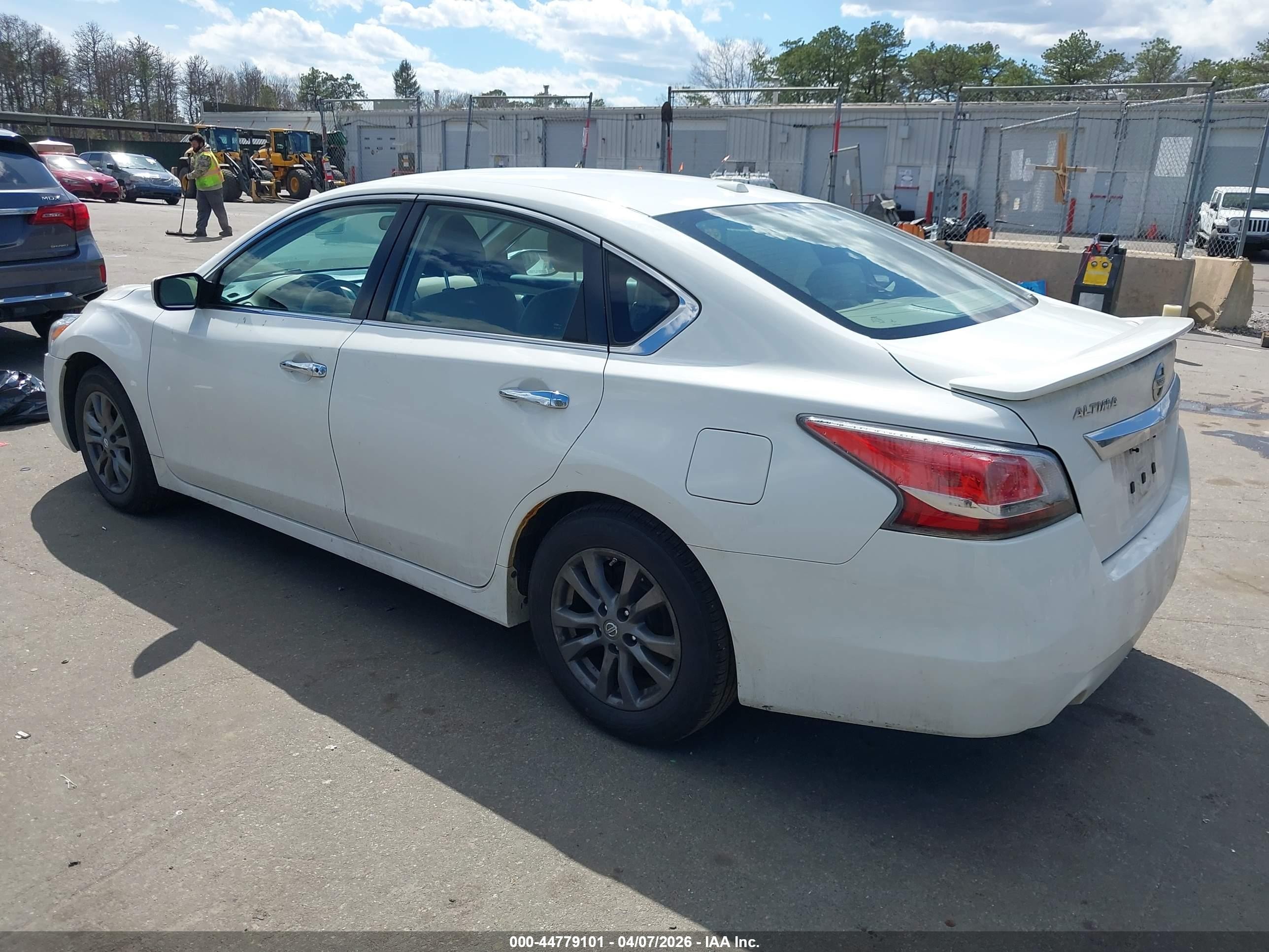 2015 Nissan Altima 2.5/2.5 S/2.5 Sl/2.5 Sv White vin: 1N4AL3AP9FN396004