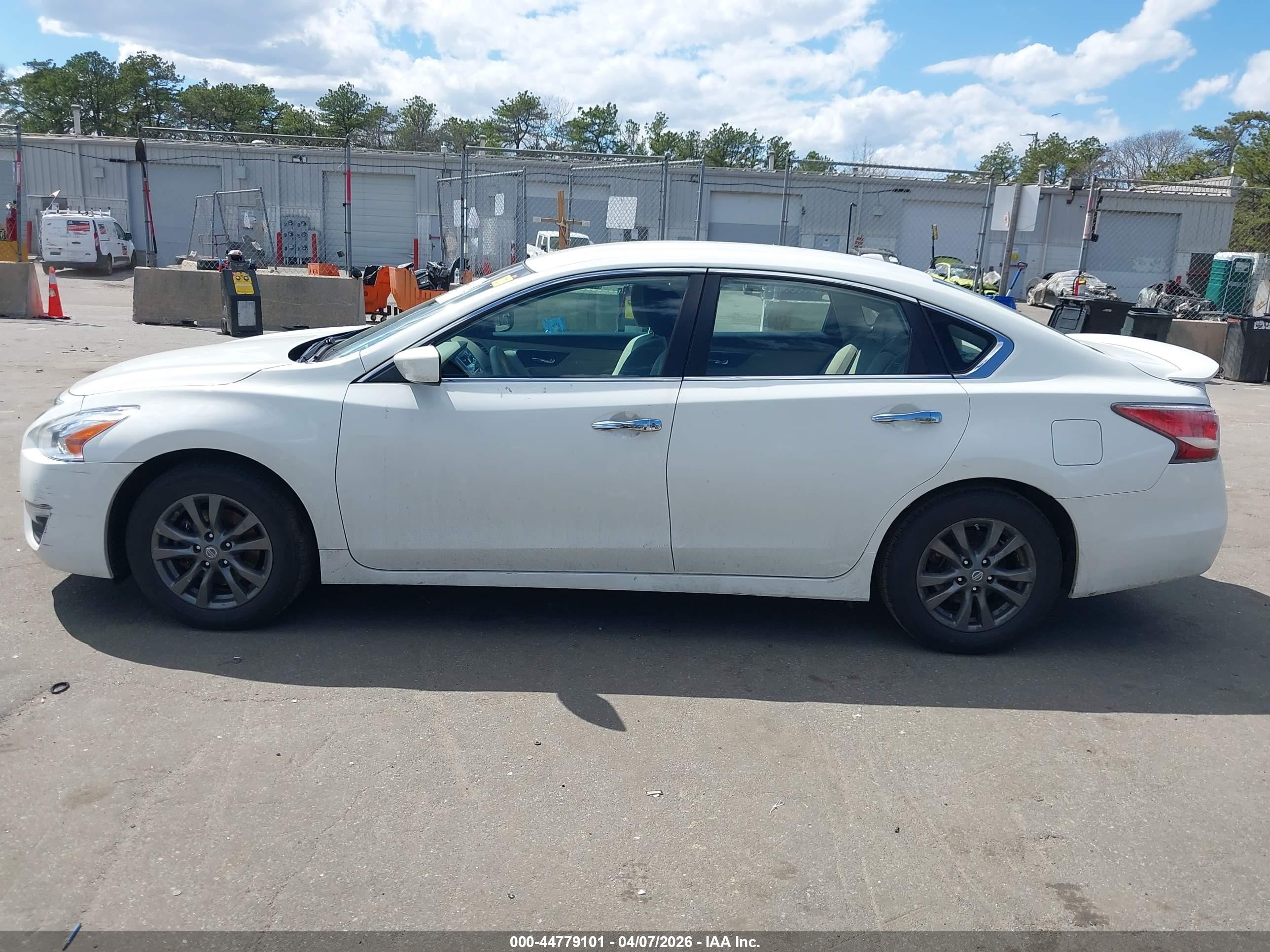 2015 Nissan Altima 2.5/2.5 S/2.5 Sl/2.5 Sv White vin: 1N4AL3AP9FN396004