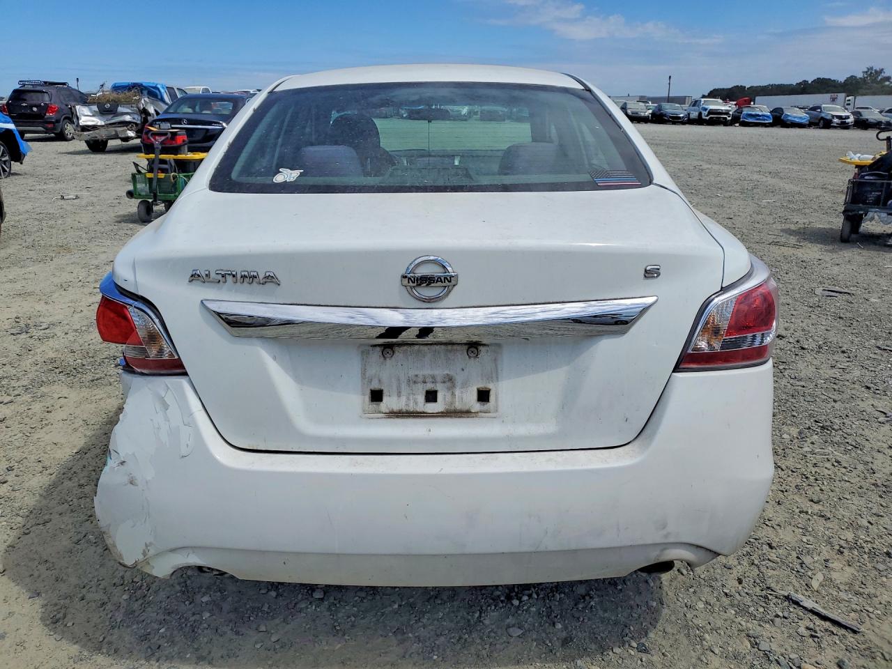 2015 Nissan Altima 2.5 S White vin: 1N4AL3AP9FN398934