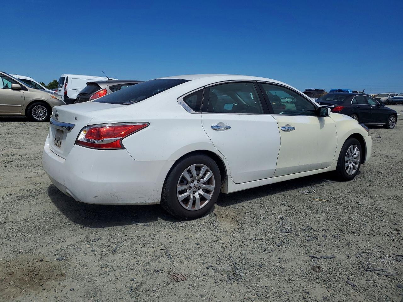 2015 Nissan Altima 2.5 S White vin: 1N4AL3AP9FN398934