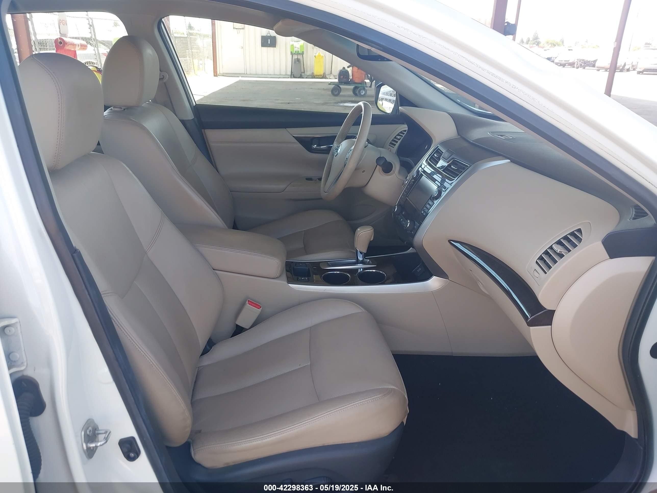 2015 Nissan Altima 2.5/2.5 S/2.5 Sl/2.5 Sv Белый vin: 1N4AL3AP9FN865575