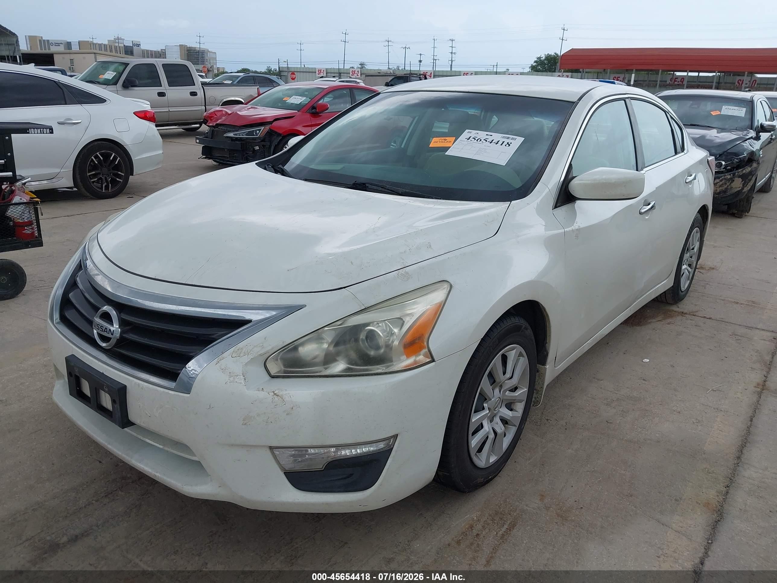 2015 Nissan Altima 2.5 S Белый vin: 1N4AL3AP9FN876916