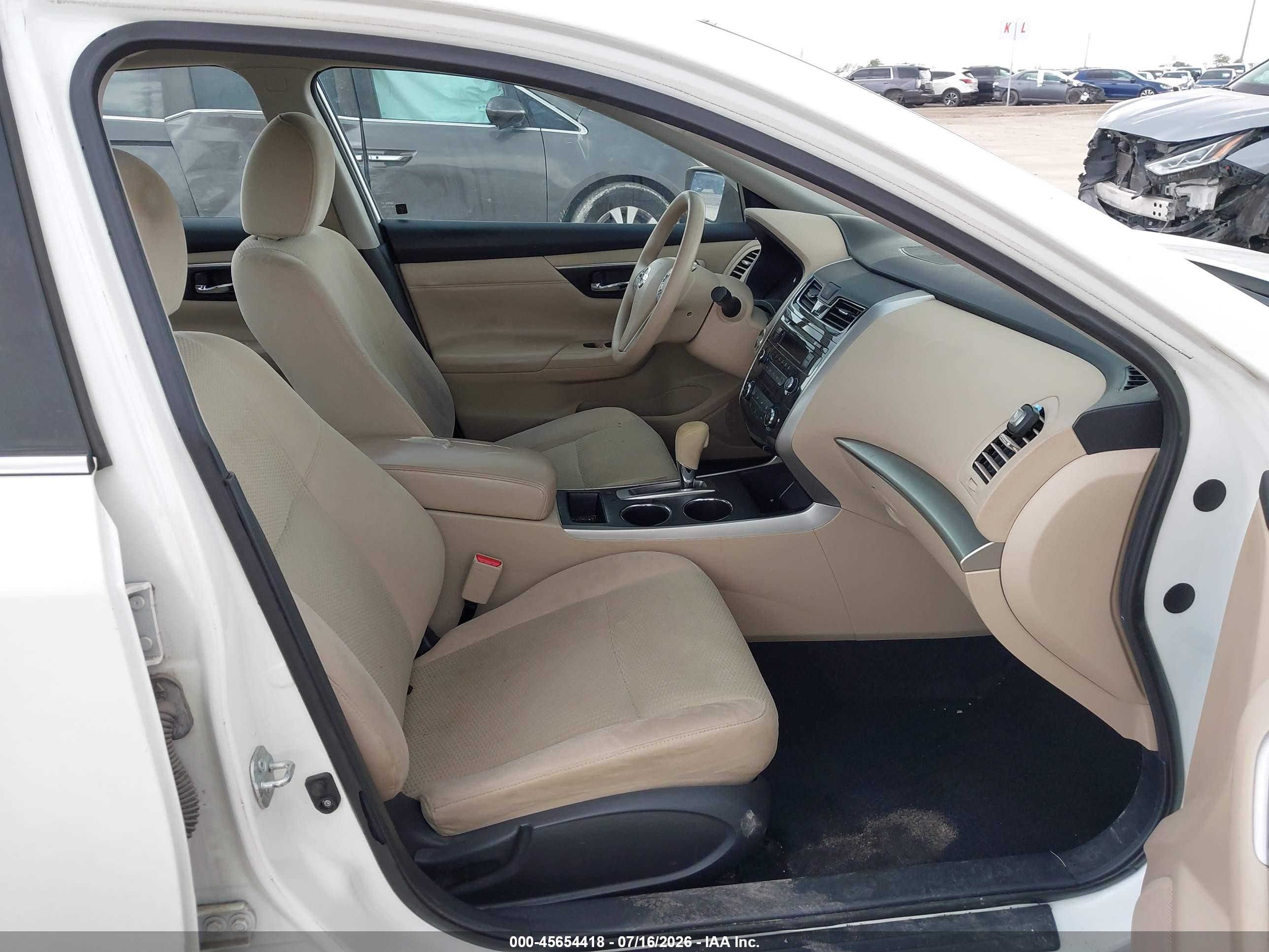 2015 Nissan Altima 2.5 S Белый vin: 1N4AL3AP9FN876916