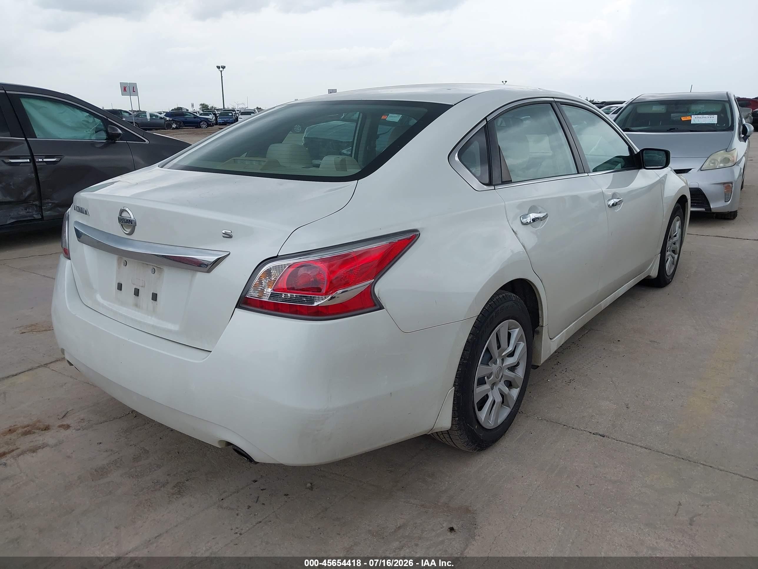 2015 Nissan Altima 2.5 S Белый vin: 1N4AL3AP9FN876916