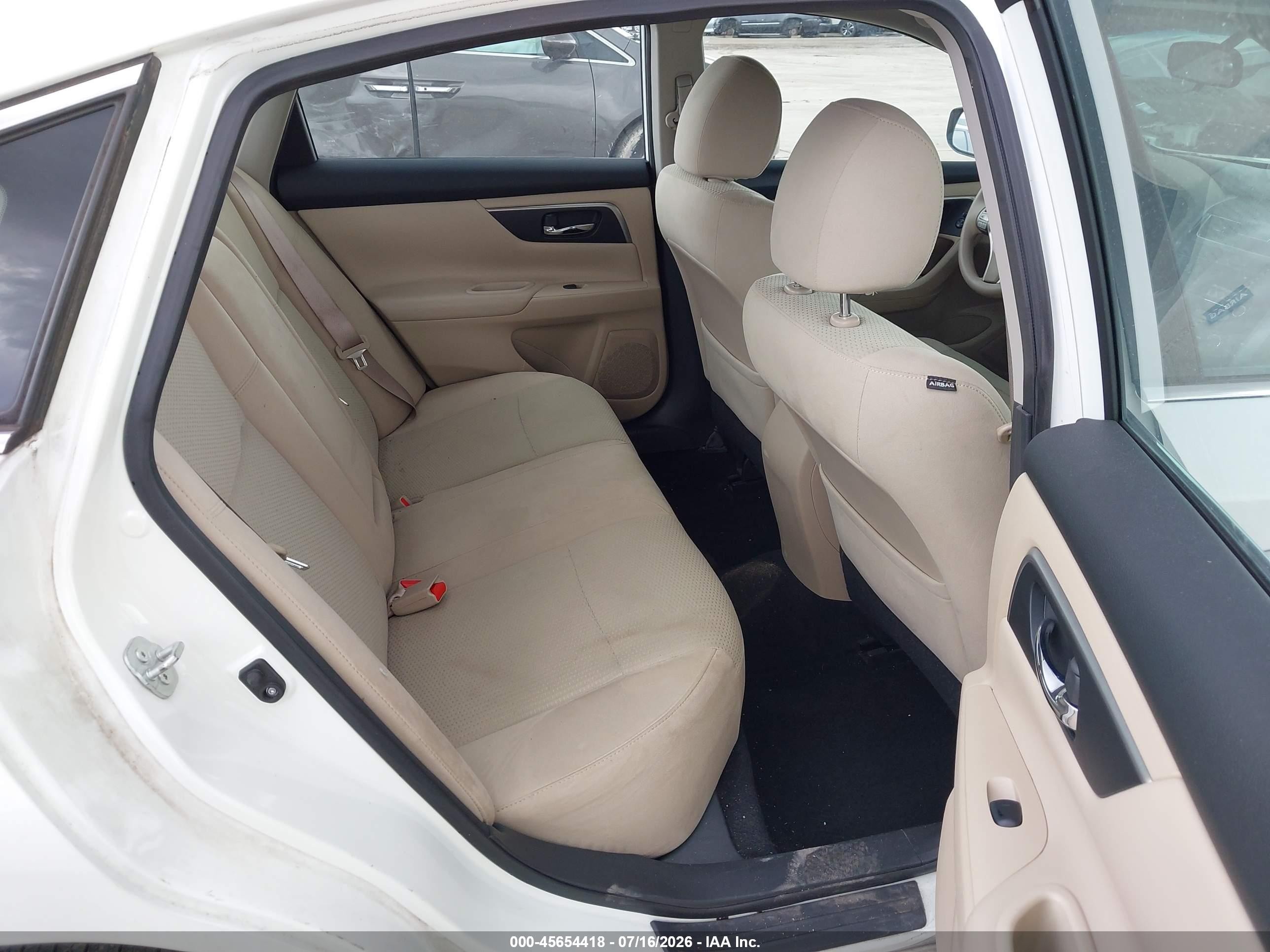 2015 Nissan Altima 2.5 S Белый vin: 1N4AL3AP9FN876916