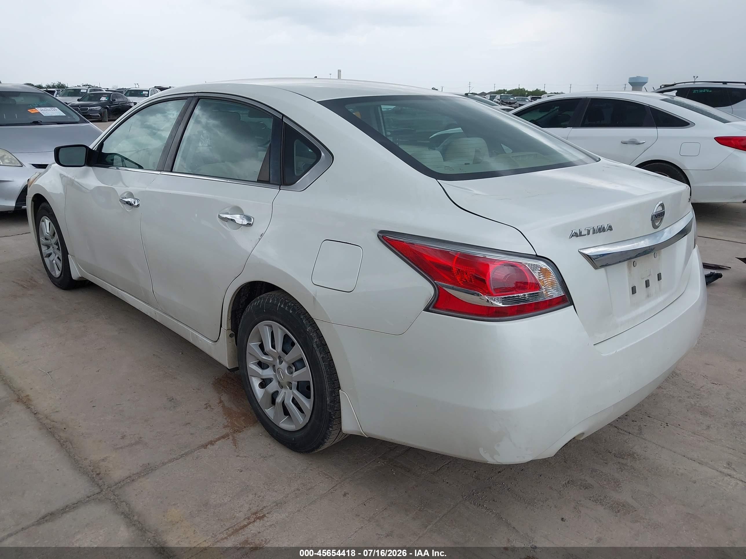 2015 Nissan Altima 2.5 S Белый vin: 1N4AL3AP9FN876916