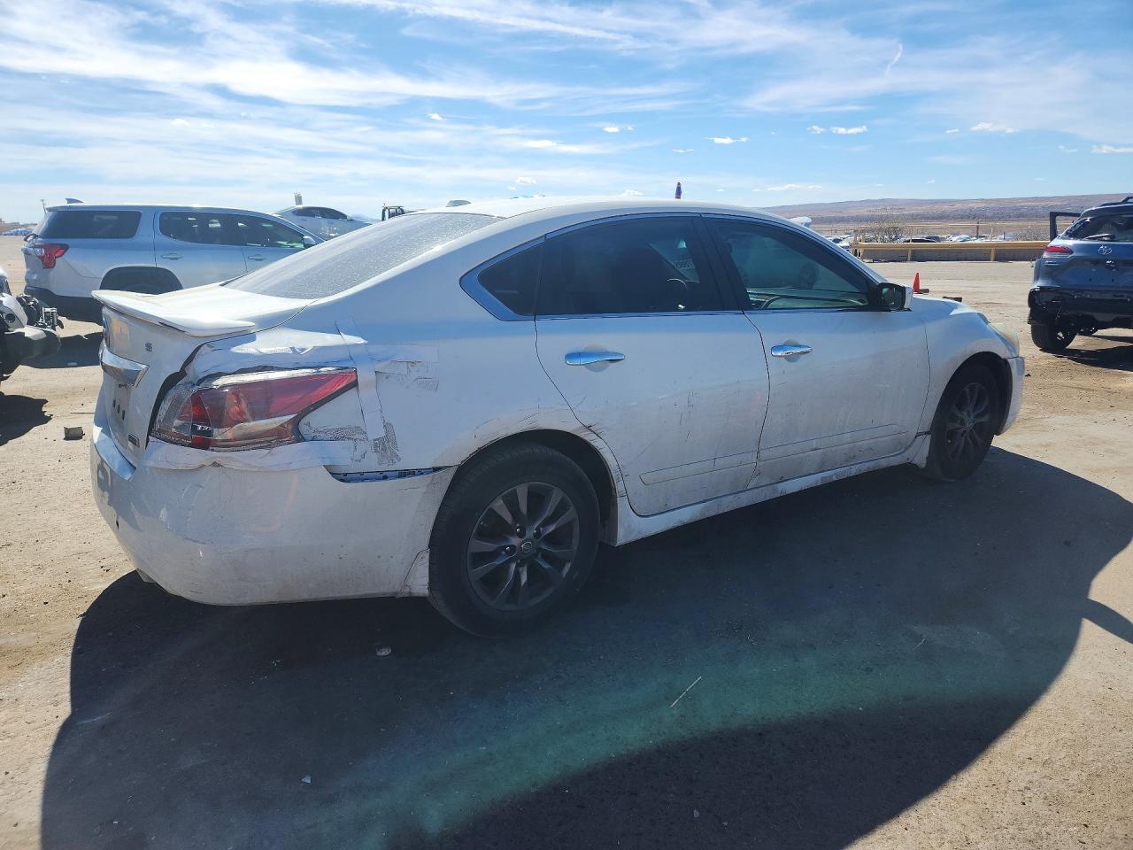 2015 Nissan Altima 2.5 S White vin: 1N4AL3AP9FN906397