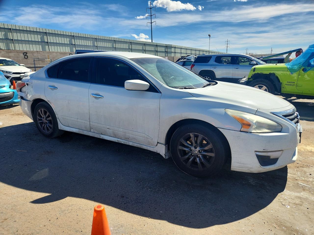 2015 Nissan Altima 2.5 S White vin: 1N4AL3AP9FN906397